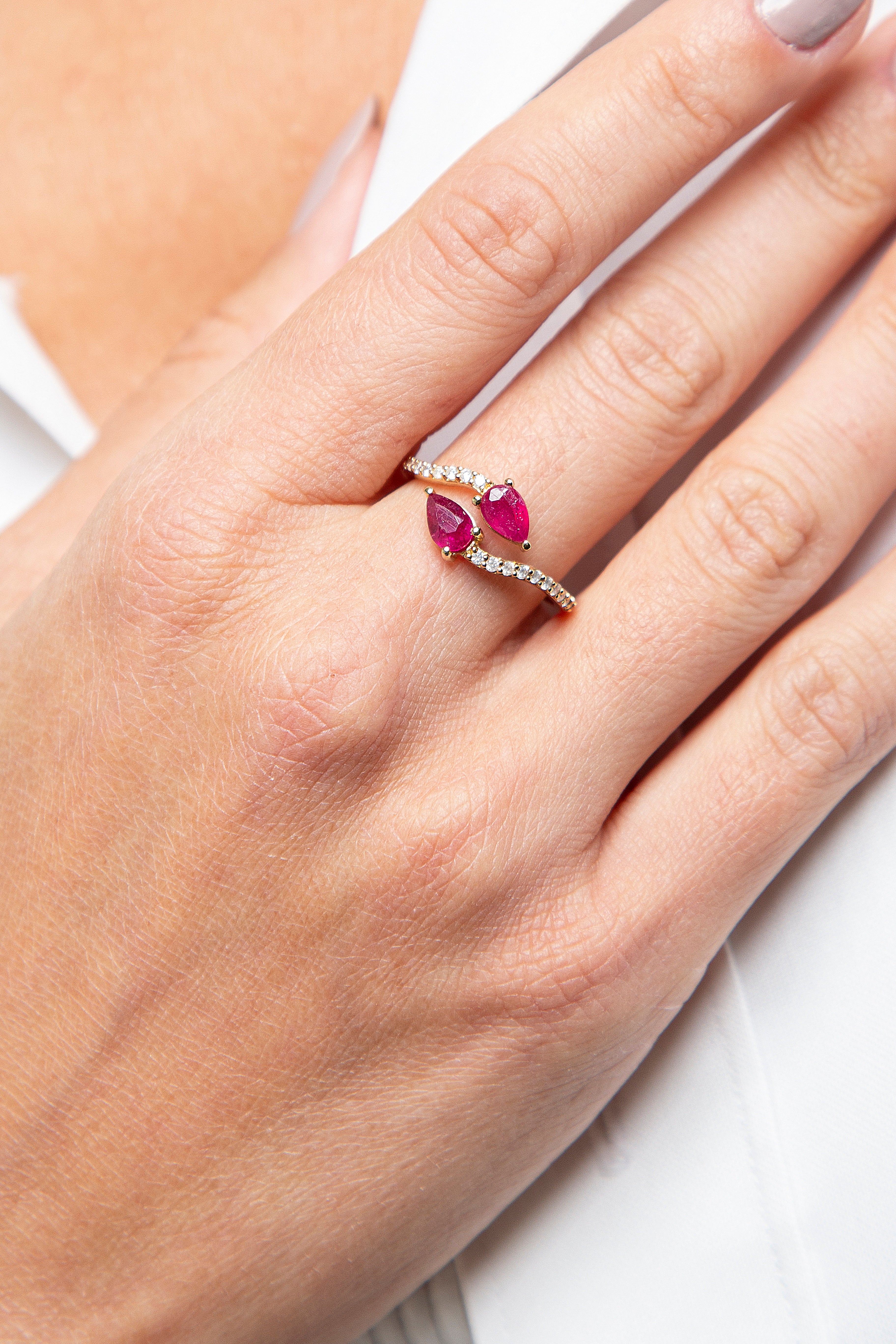 Anillo Bypass Diamante Rubí Oro Amarillo 14K 1.39 ct.