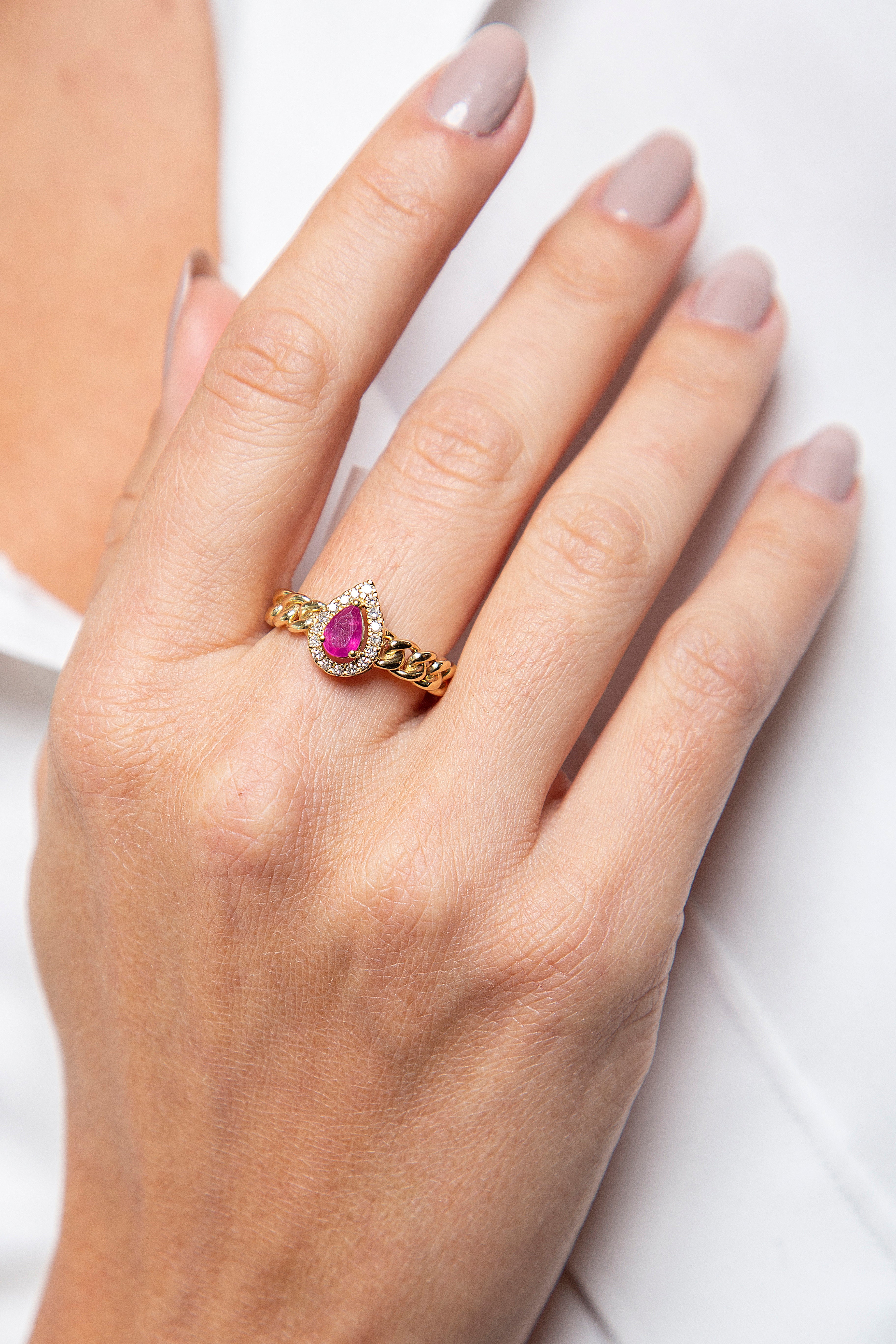 Anillo Cubano Halo Diamante Rubí Oro Amarillo 14K 0.72 ct.