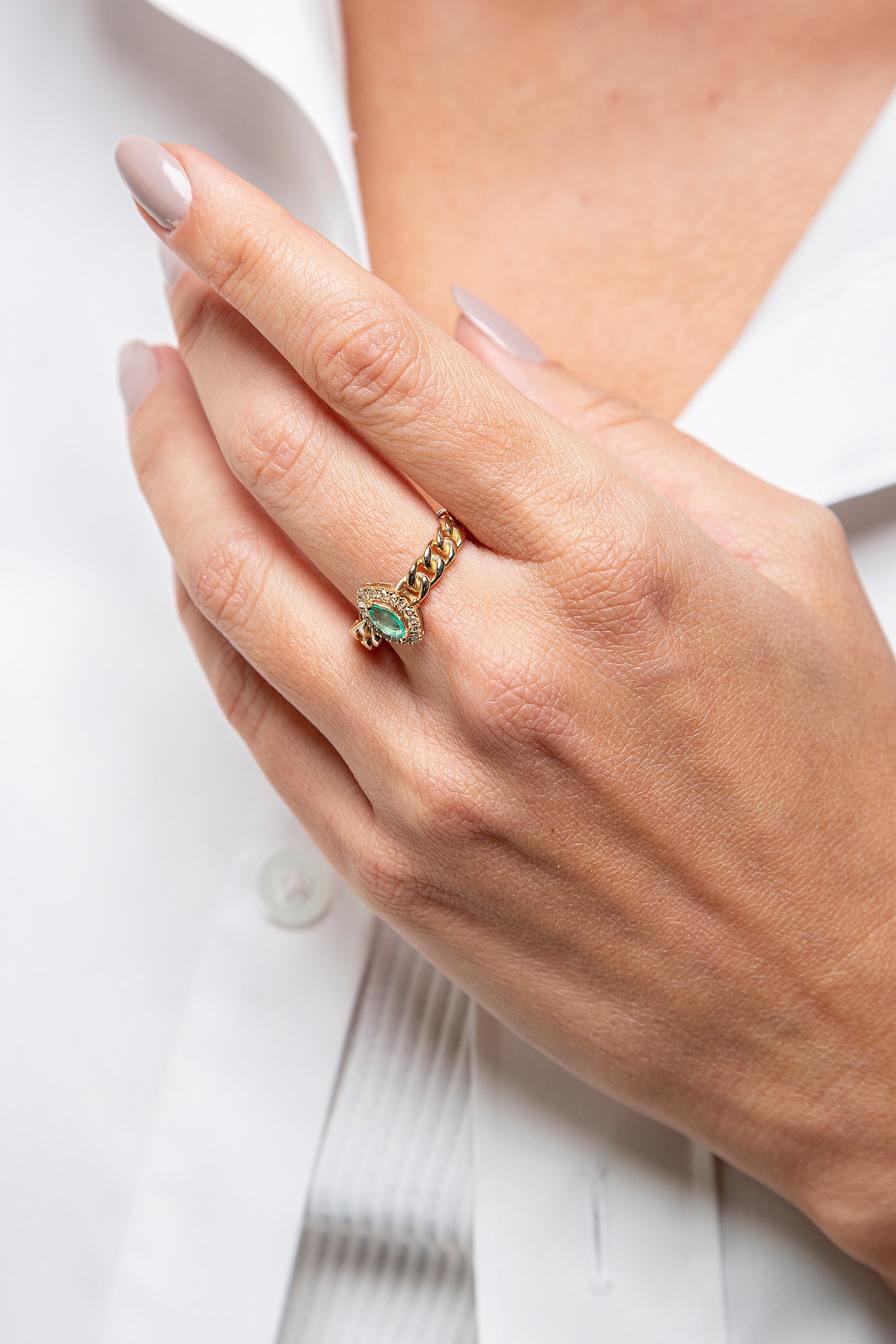 Anillo Cubano Halo Diamante Esmeralda Oro Amarillo 14K 0.38 ct.