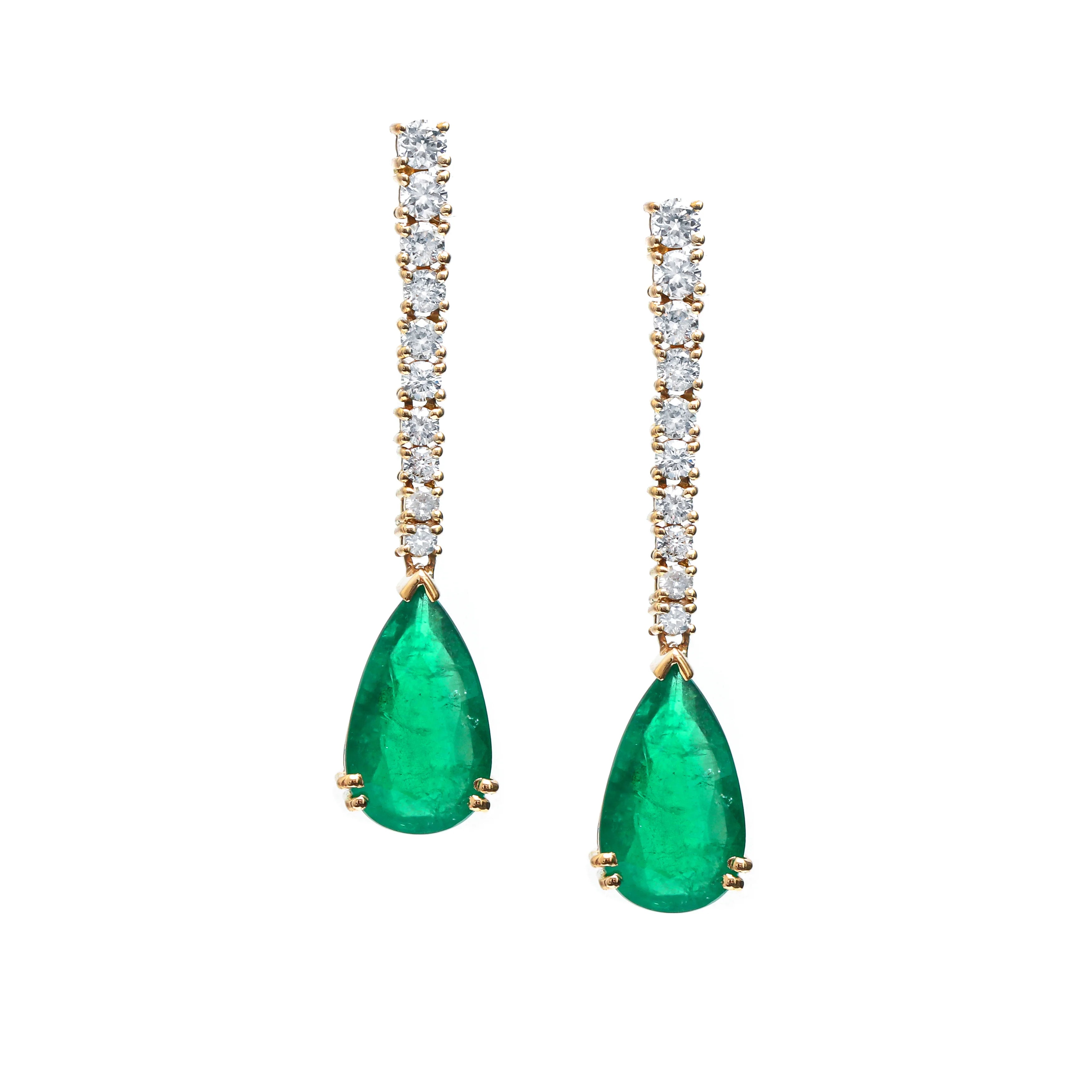 Aretes Esmeralda Diamantes 6 cts oro 18k