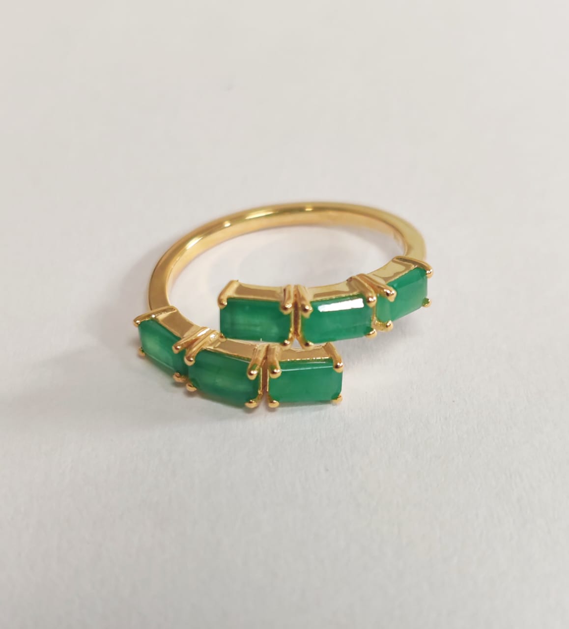Anillo En Oro Amarillo De 14K Con Esmeralda 1.6 Ct