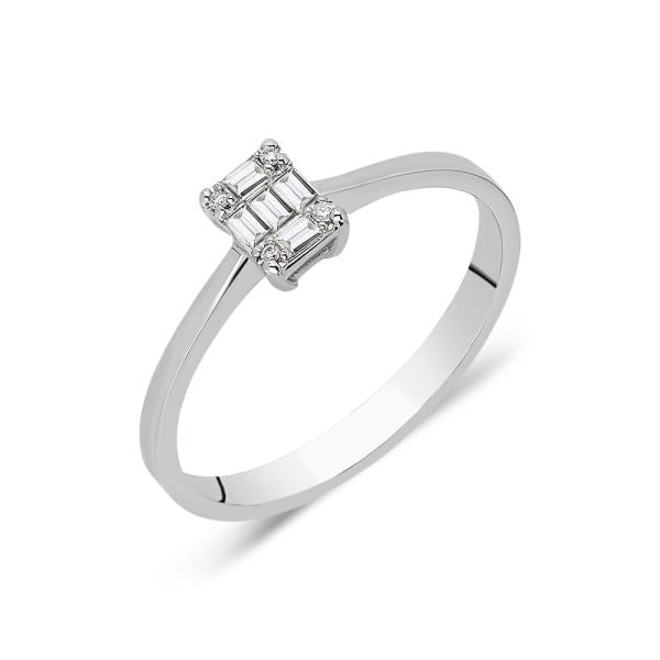 Anillo En Oro Blanco De 14K Con Diamante En Corte Esmeralda