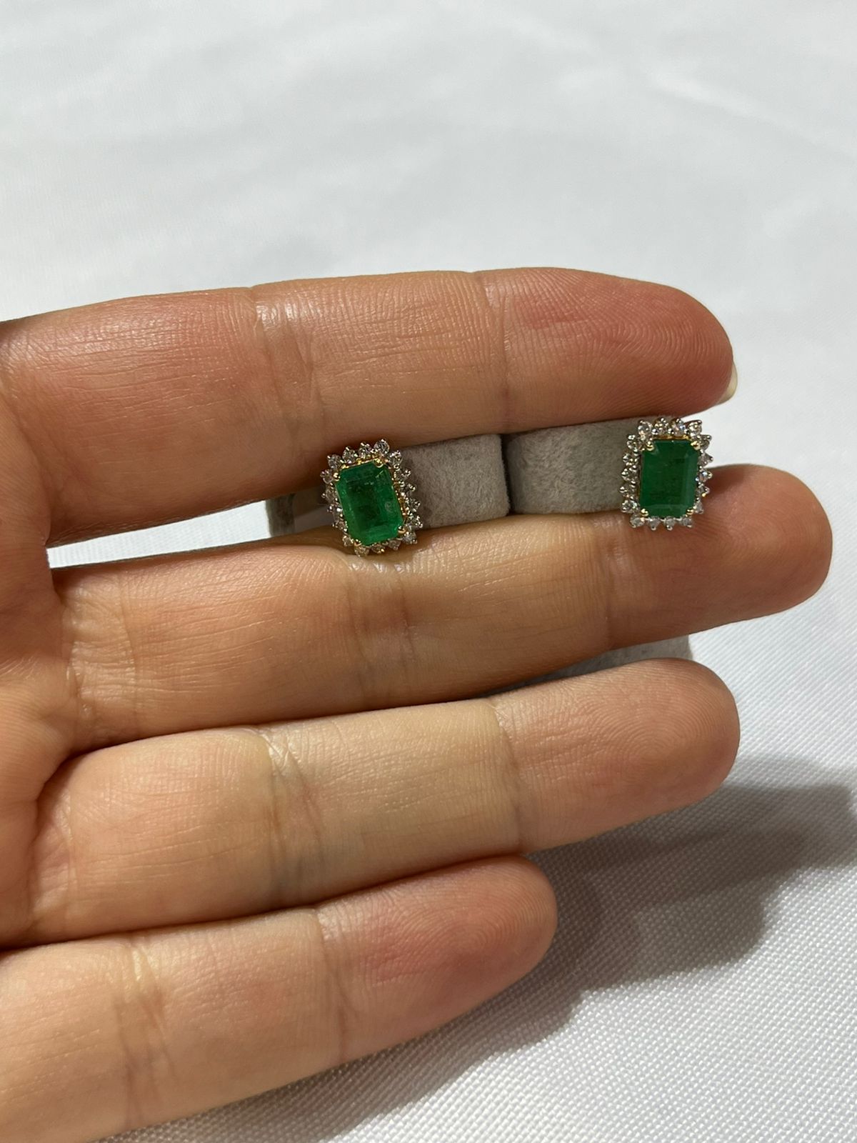 Aretes de  14K con Diamante y Esmeralda