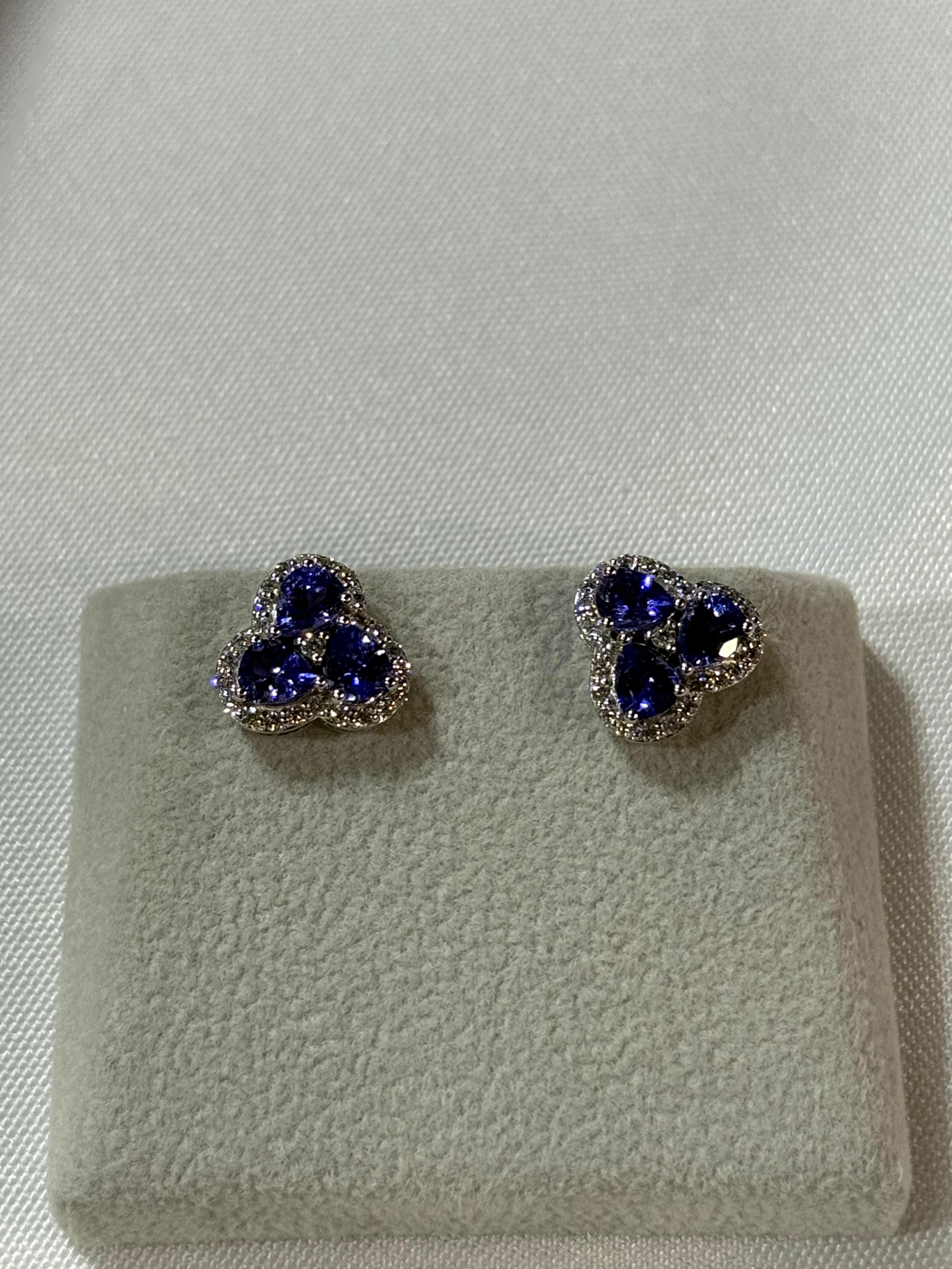 Aretes de Oro Blanco 14K con Diamante y Zafiro