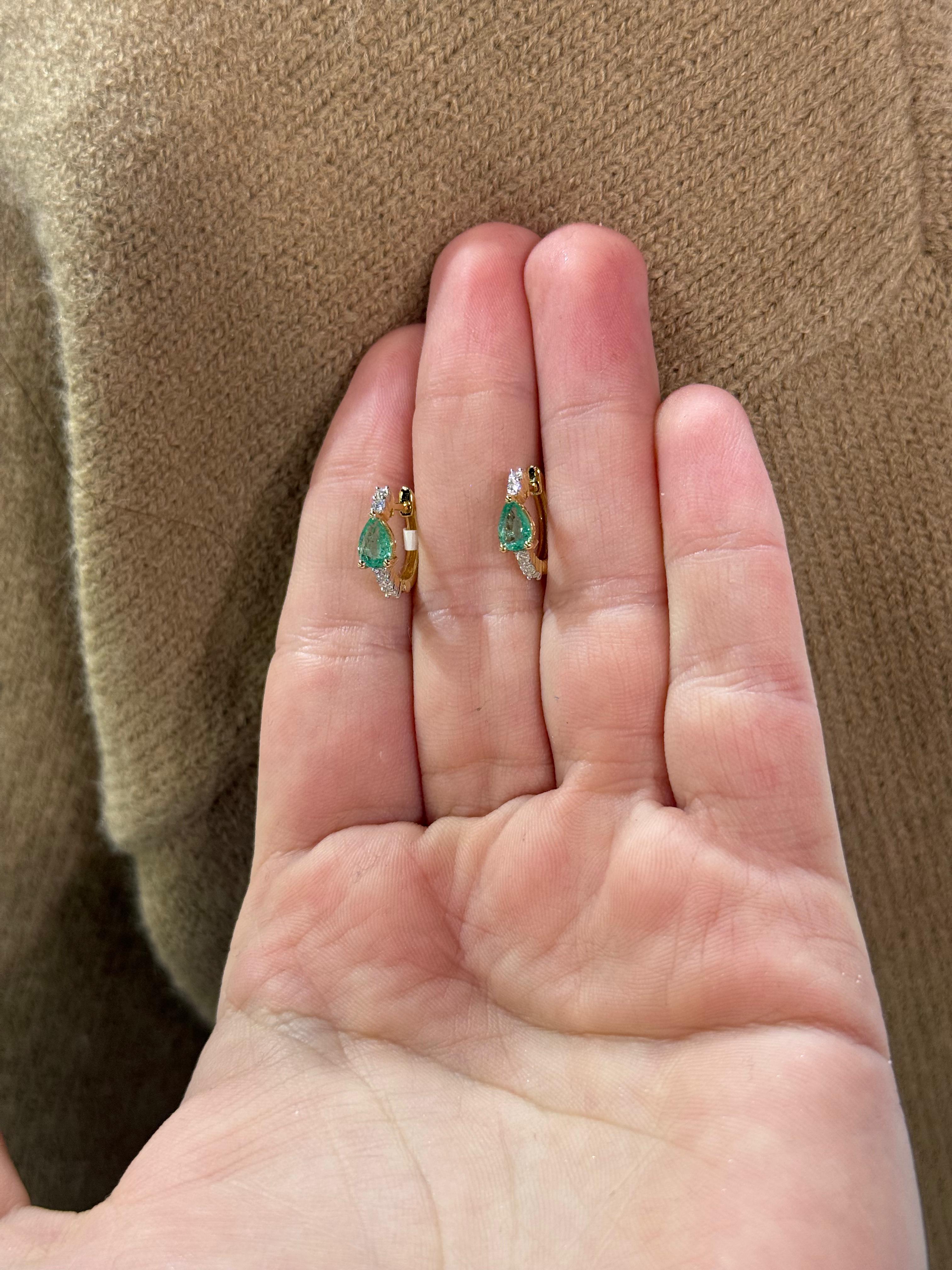 Aretes de Oro Amarillo 18K con Diamante y Esmeralda