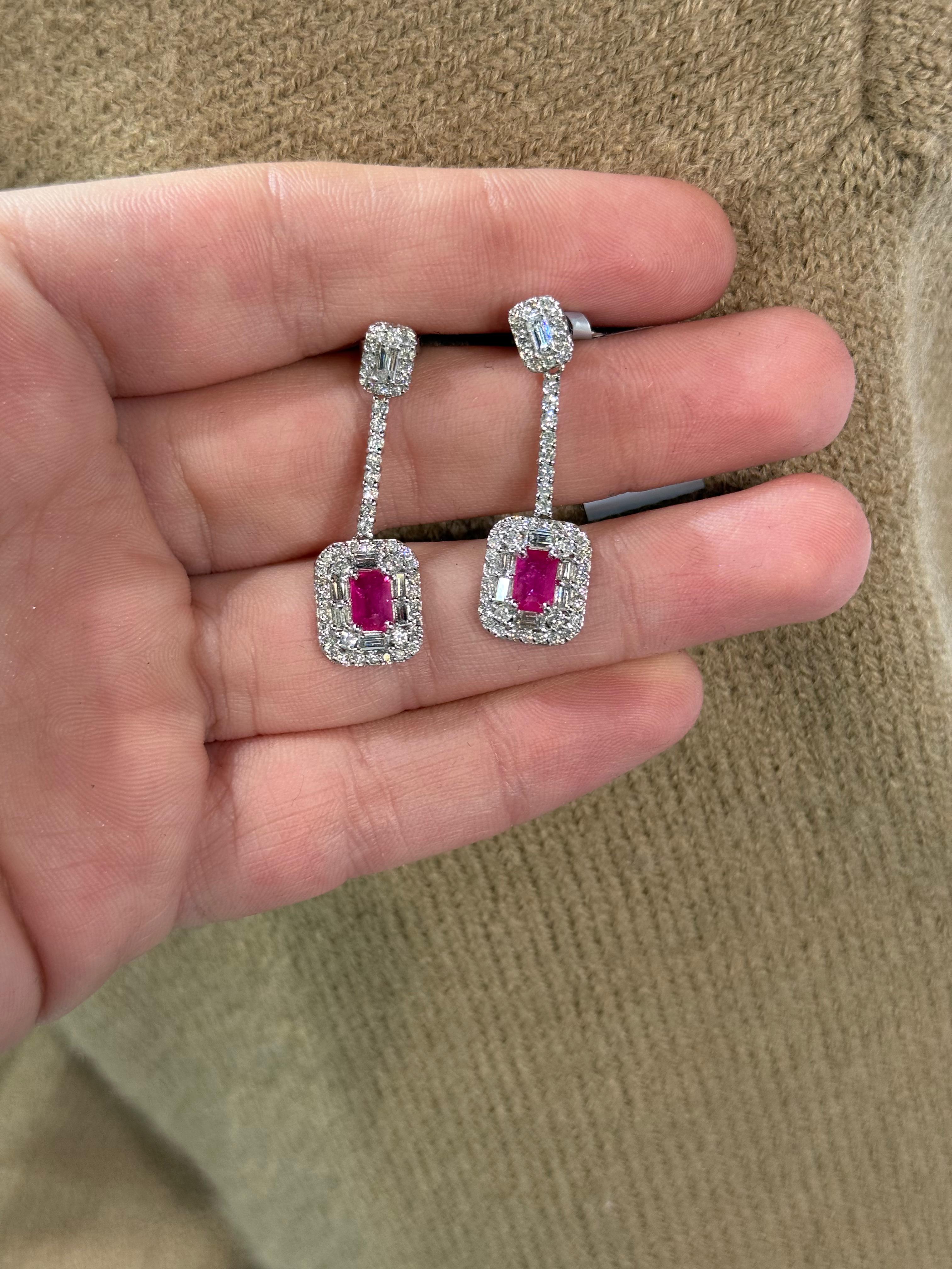 Aretes de Oro Blanco 14K con Diamante