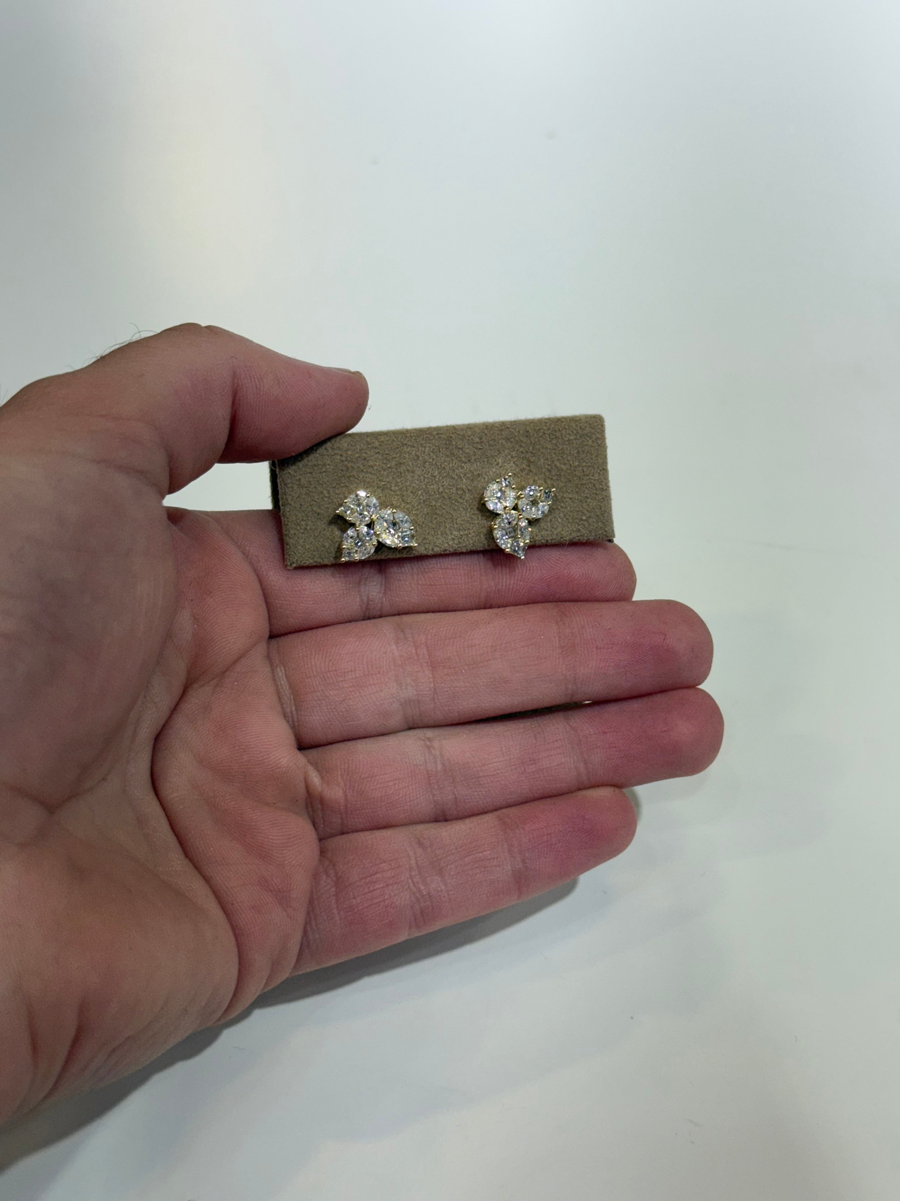 Aretes de Oro Amarillo 14K con Diamante