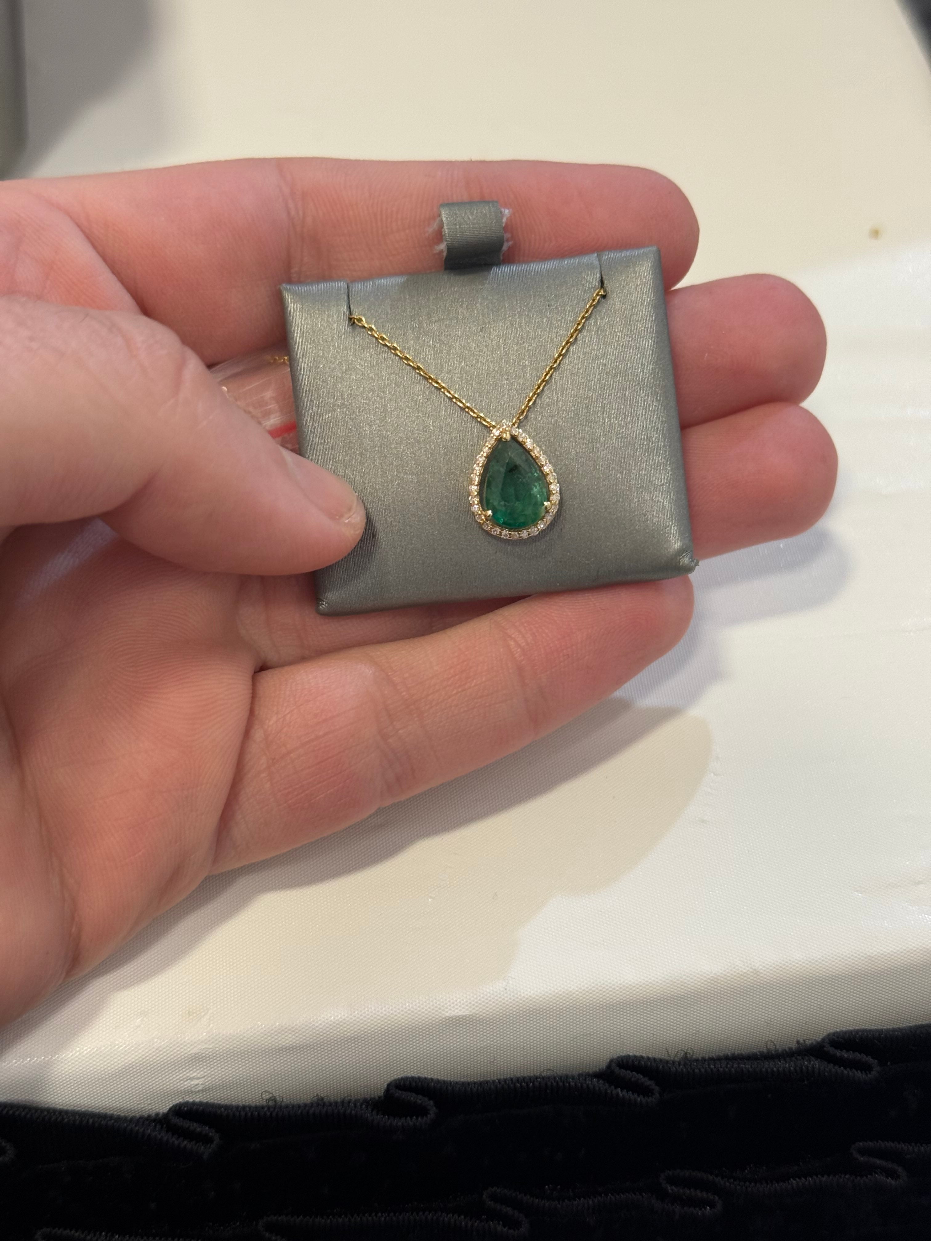 Collar de Oro Amarillo 14K con Diamante y Esmeralda
