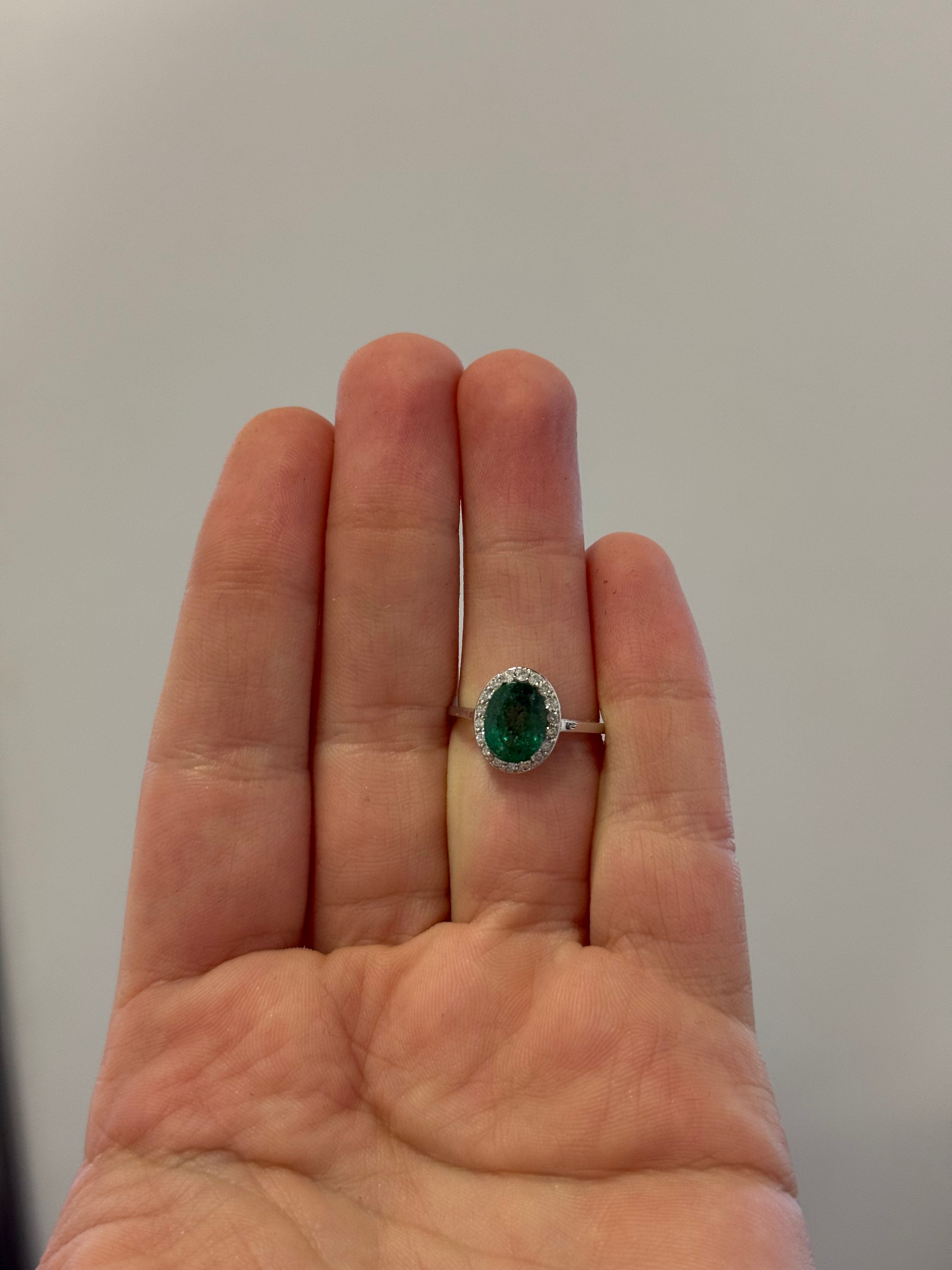Anillo de Oro Blanco 14K con Diamante y Esmeralda