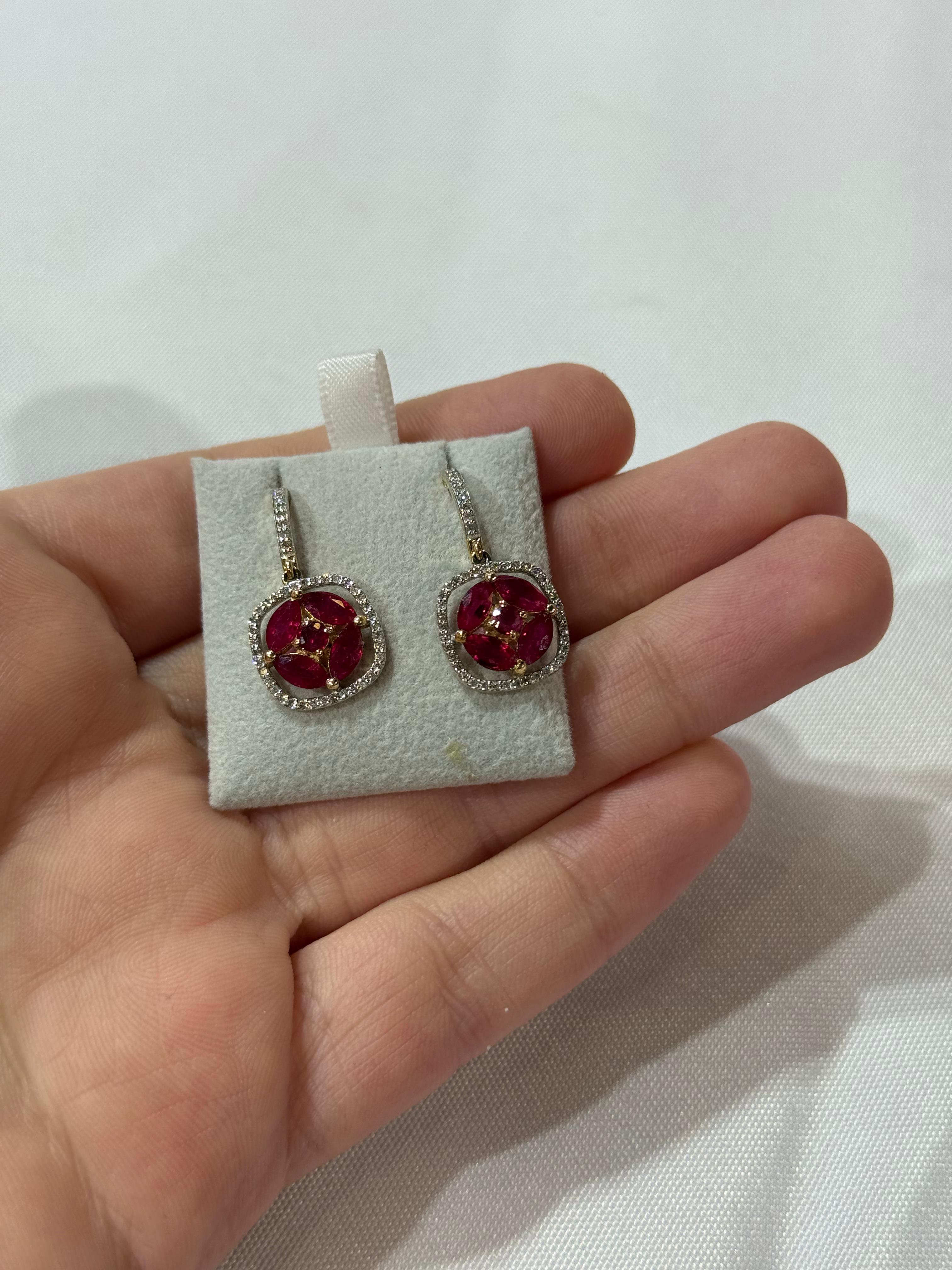Aretes de Oro Blanco 14K con Diamante y Rubí