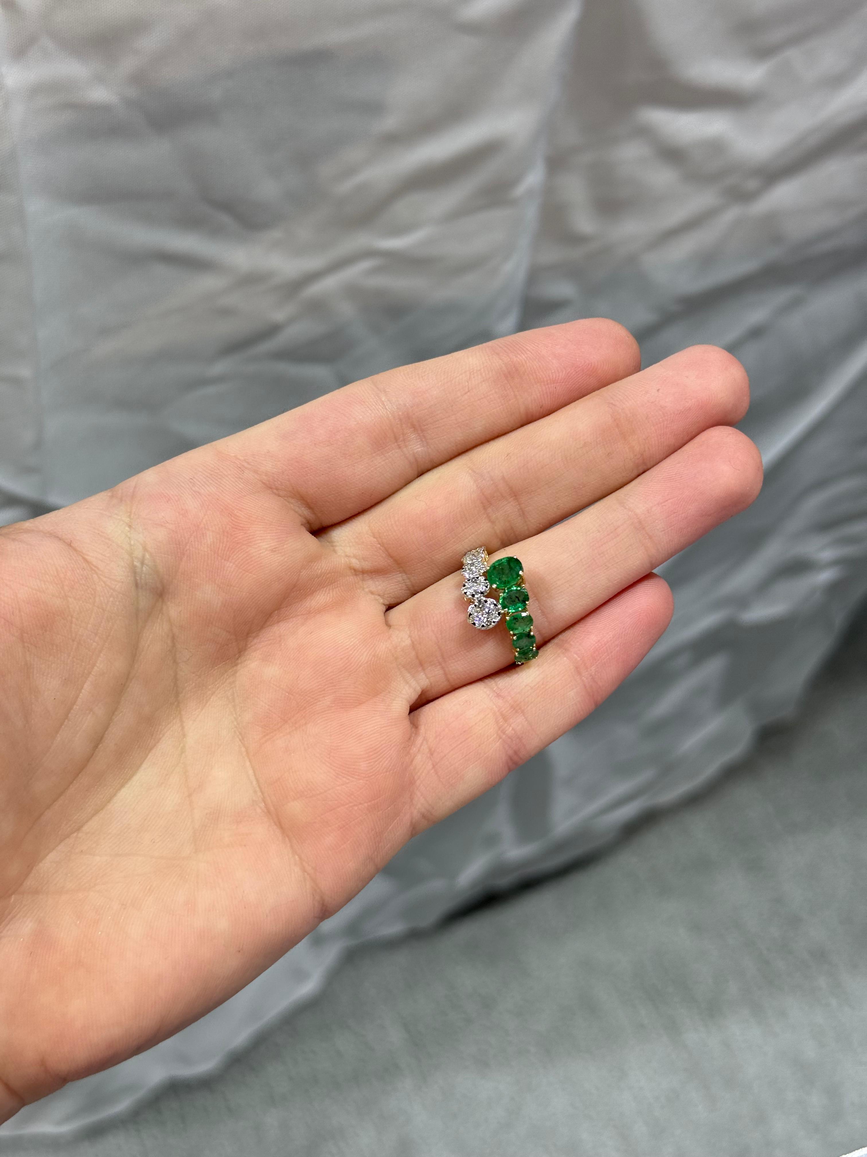 Anillo de Oro Amarillo 14K con Diamante y Esmeralda