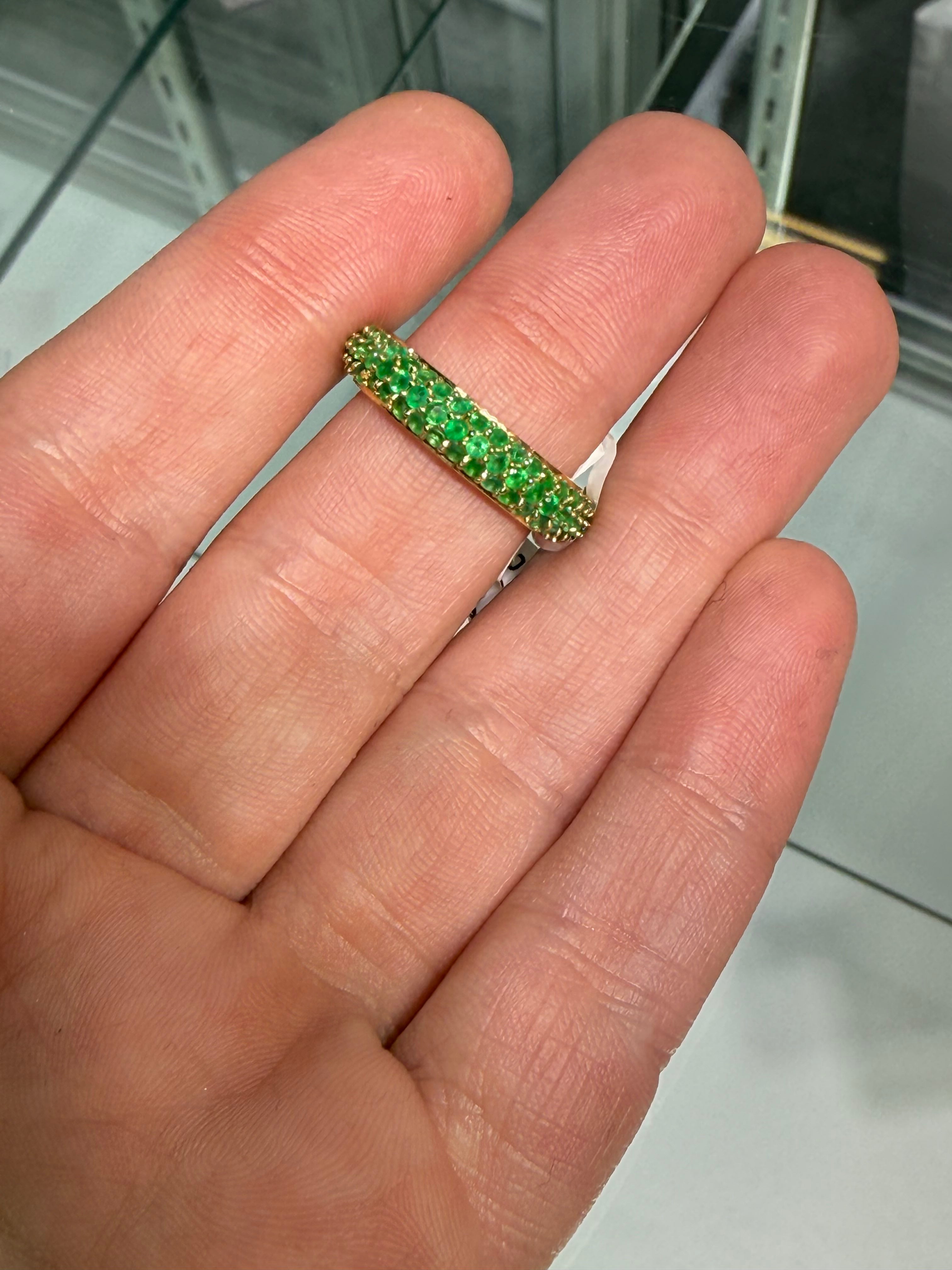 Anillo de Oro Amarillo 18K con Esmeralda