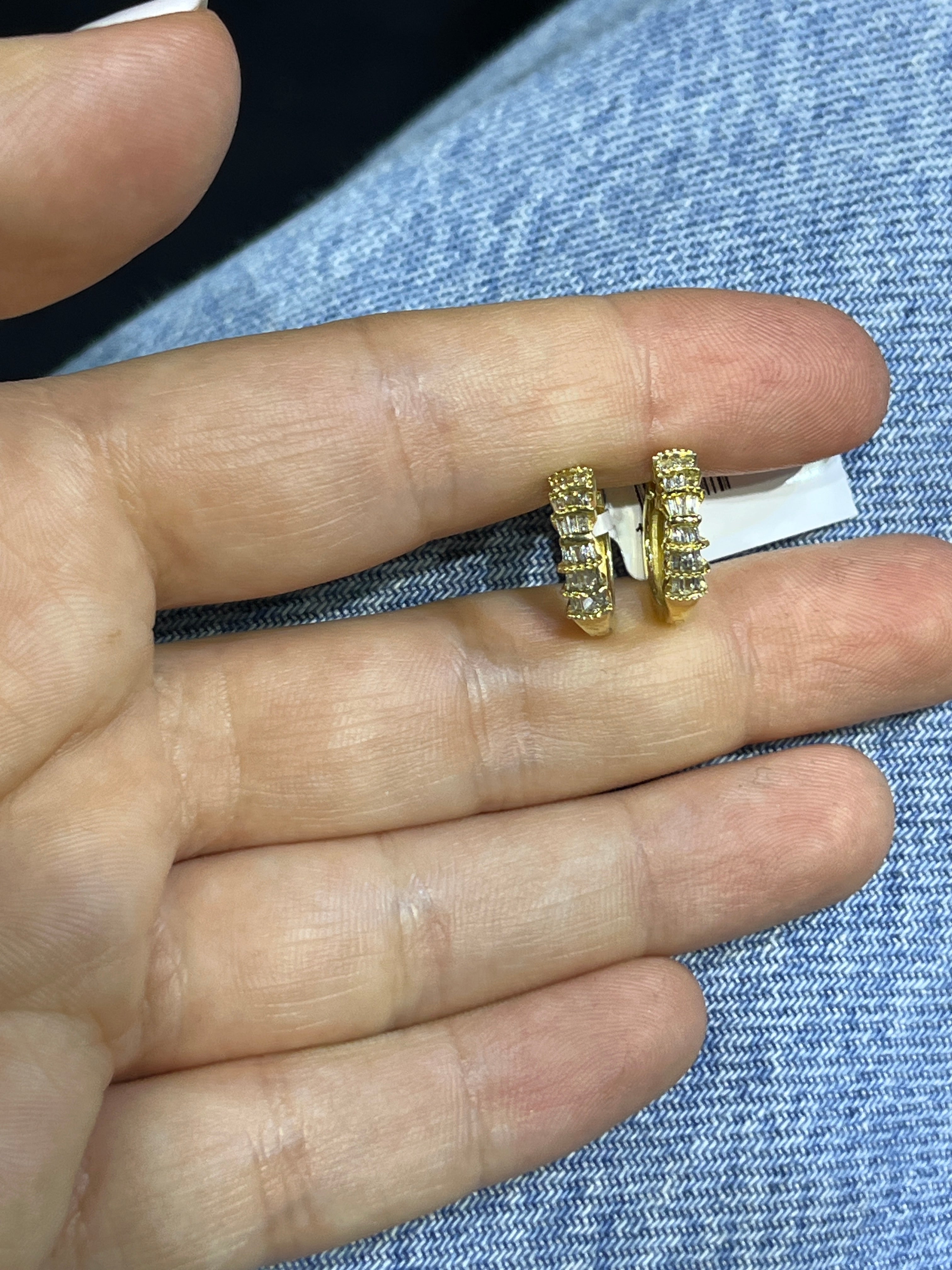 Aretes de Oro Amarillo 14K con Diamante