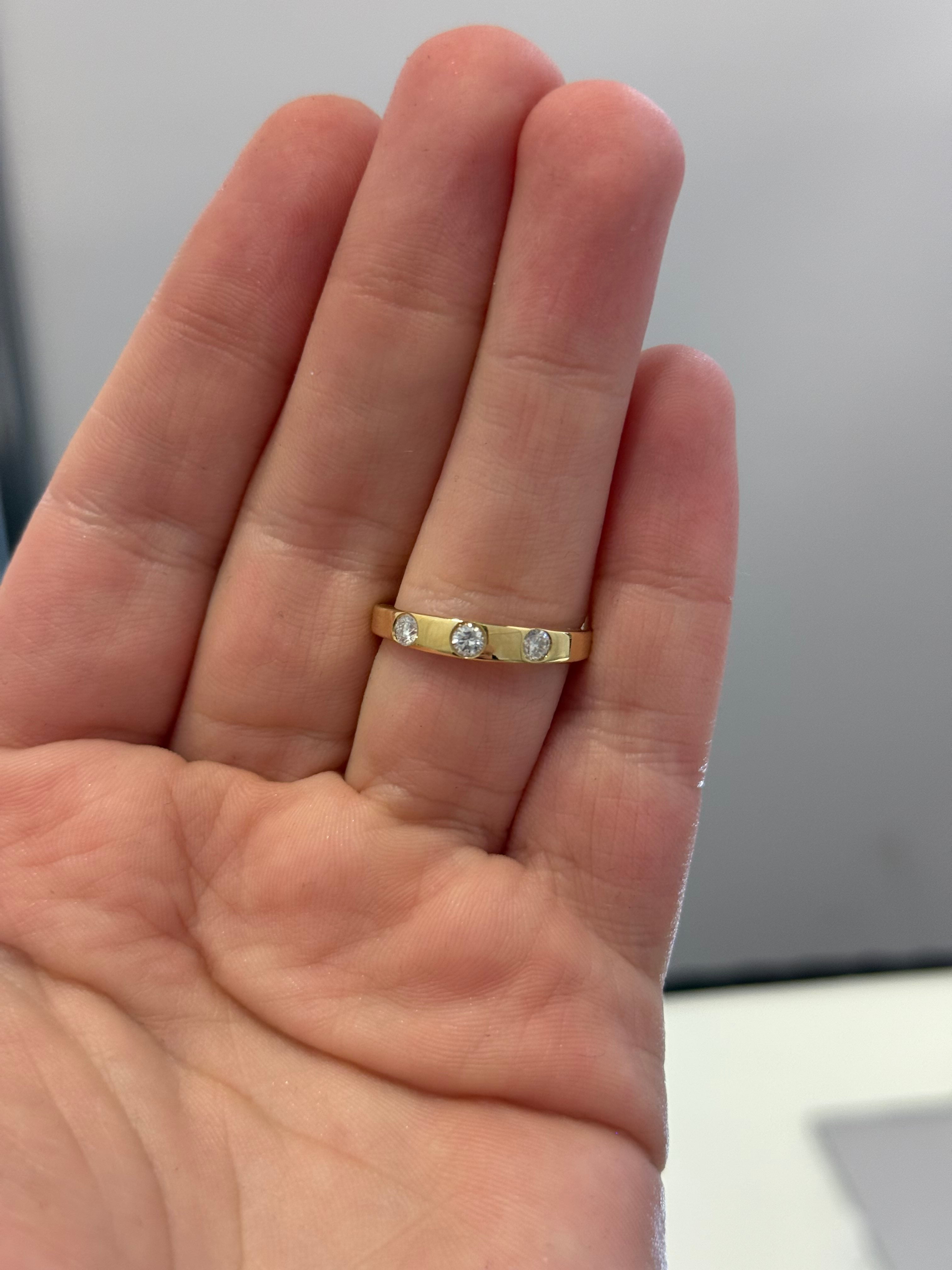 Anillo de Oro Amarillo 14K con Diamante