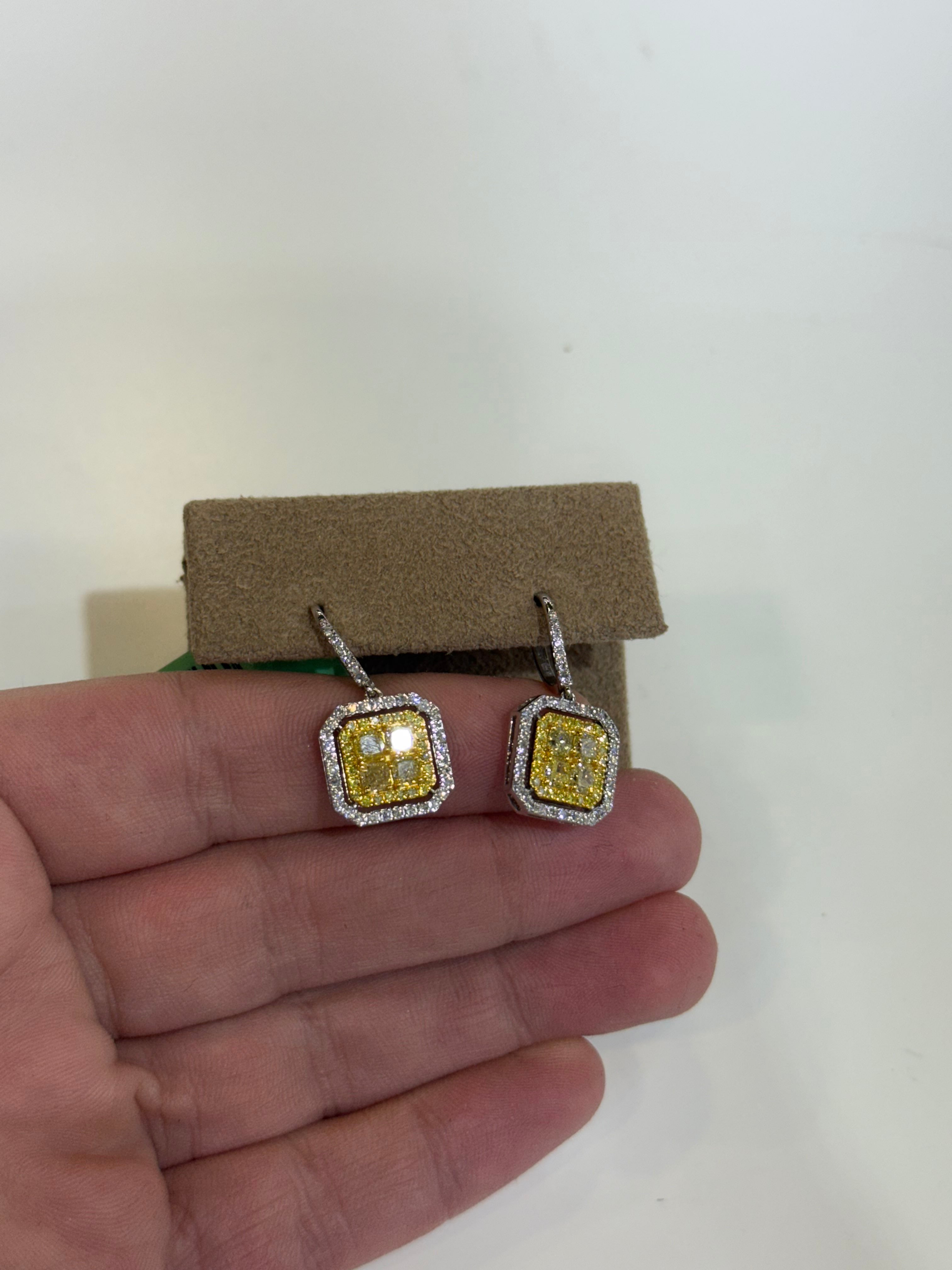 Aretes de Oro Blanco 14K con Diamante