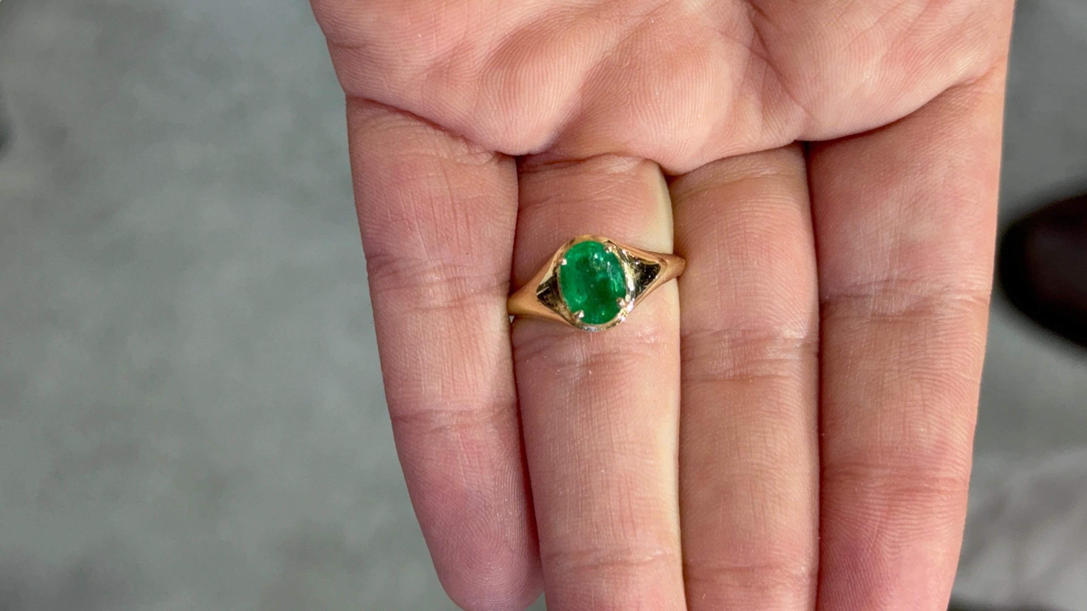 Anillo de Oro Amarillo 14K con Esmeralda