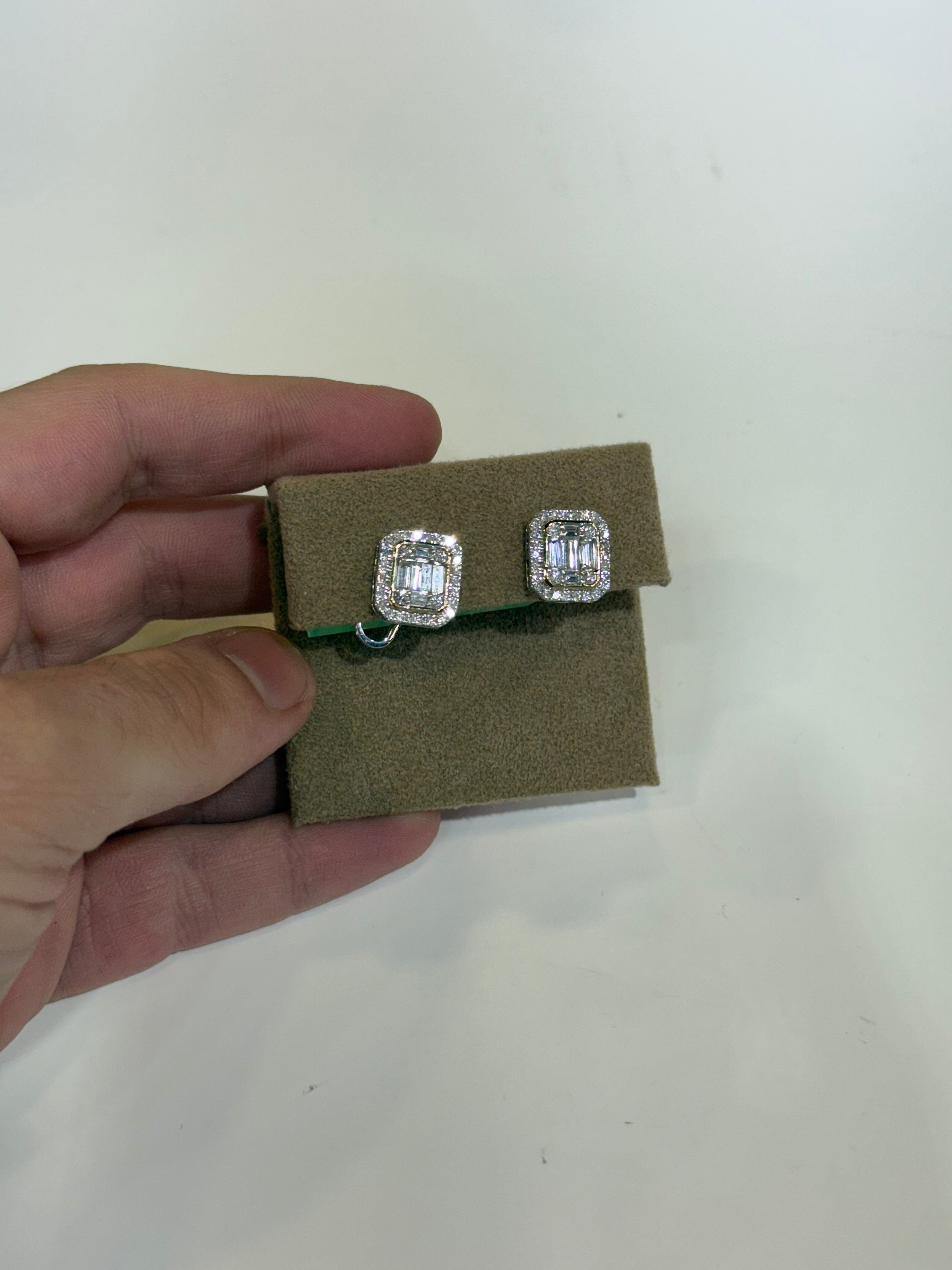 Aretes de Oro Blanco 14K con Diamante