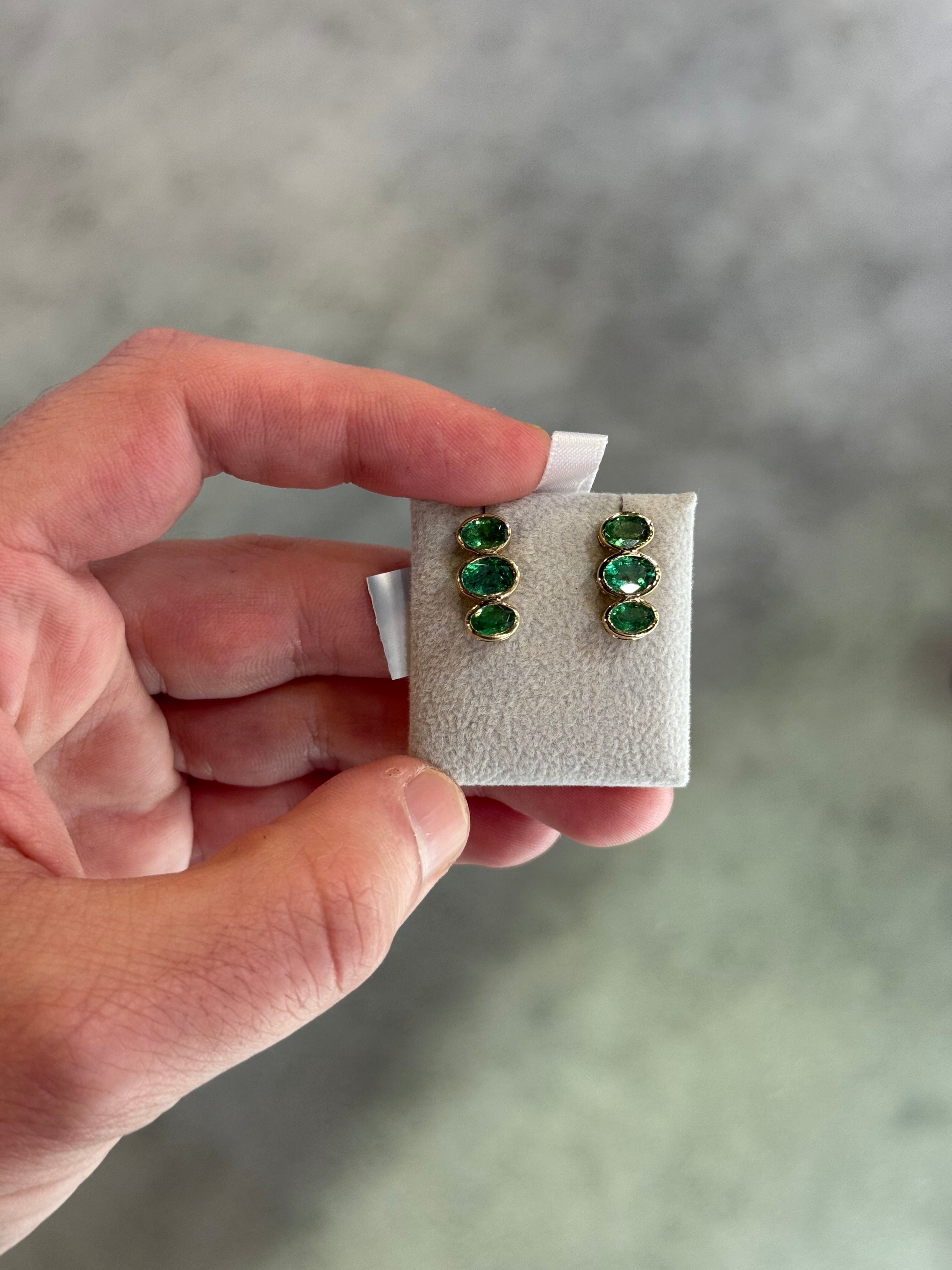 Aretes de Oro Amarillo 14K con Esmeralda
