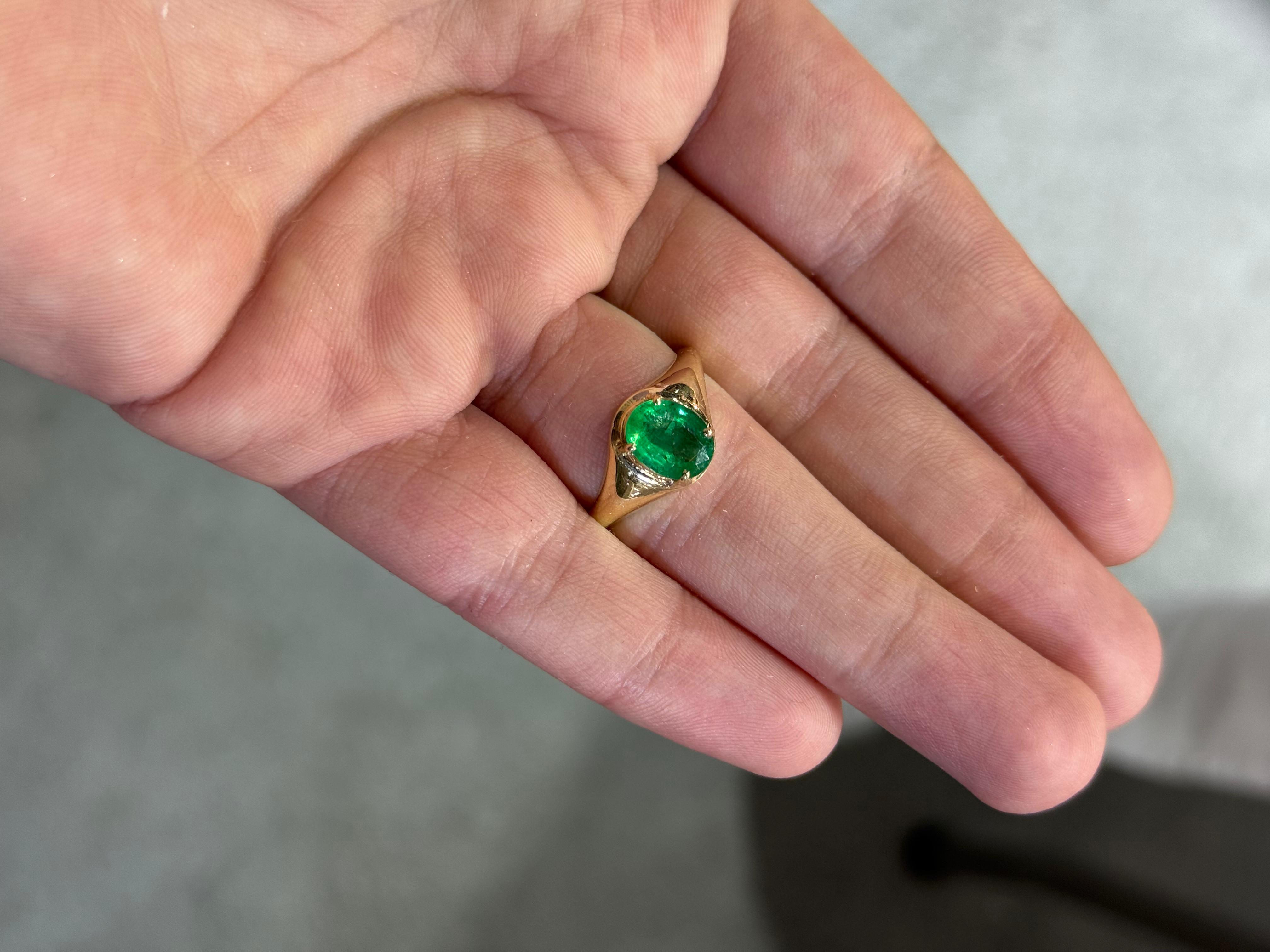 Anillo de Oro Amarillo 14K con Esmeralda