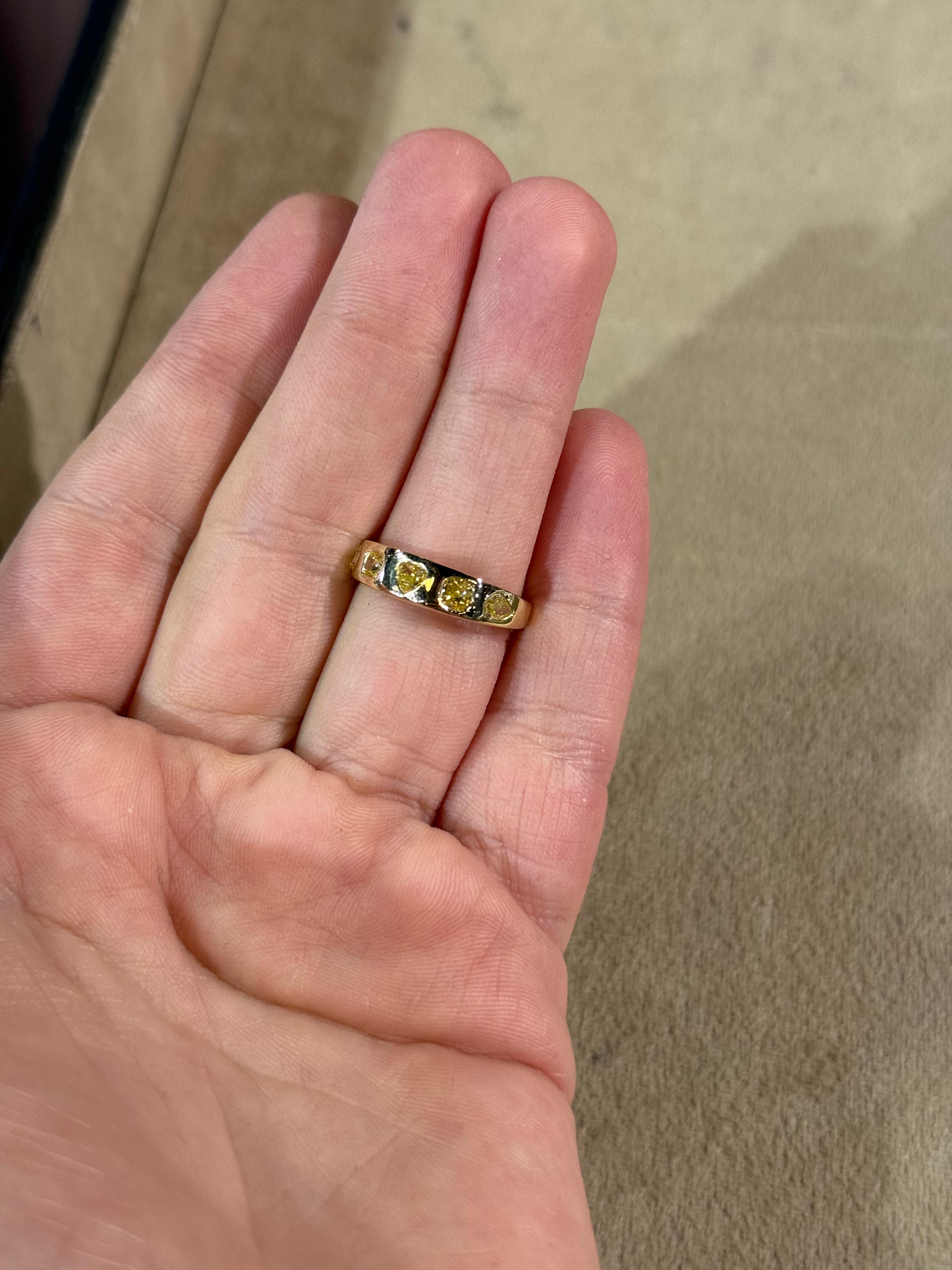 Anillo de Oro Amarillo 14K con Diamante