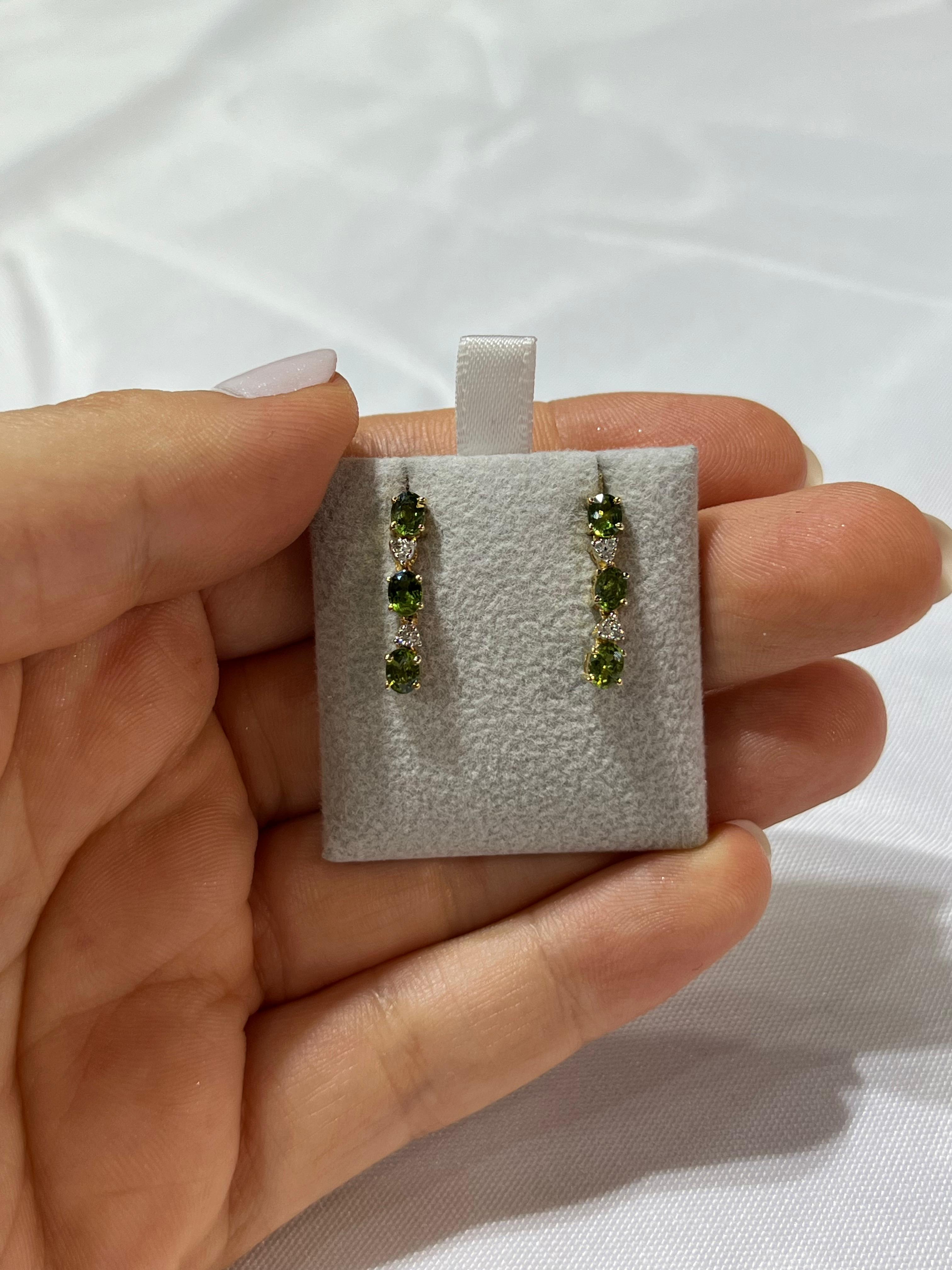 Aretes de Oro Amarillo 14K con Diamante y Zafiro