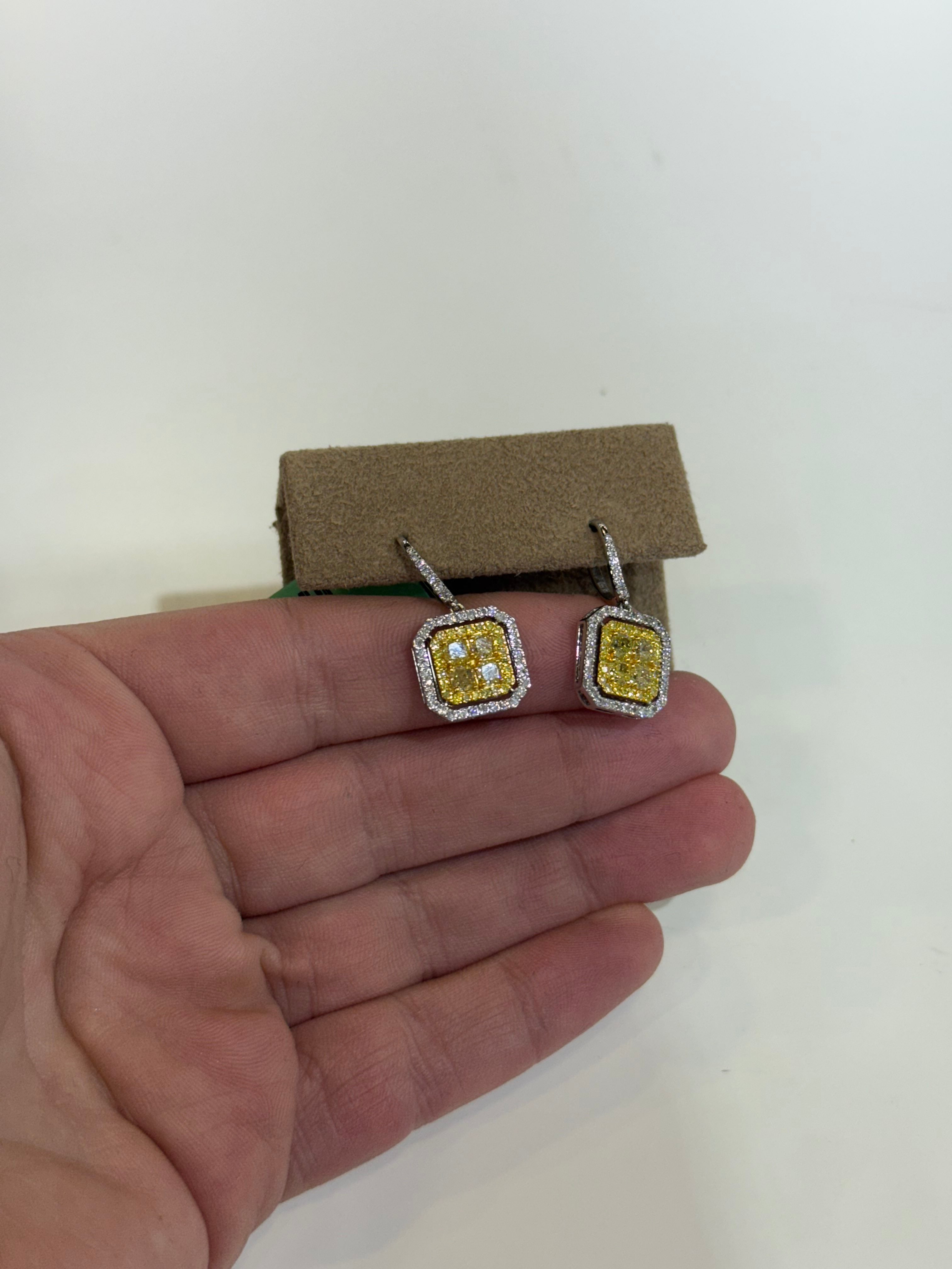 Aretes de Oro Blanco 14K con Diamante