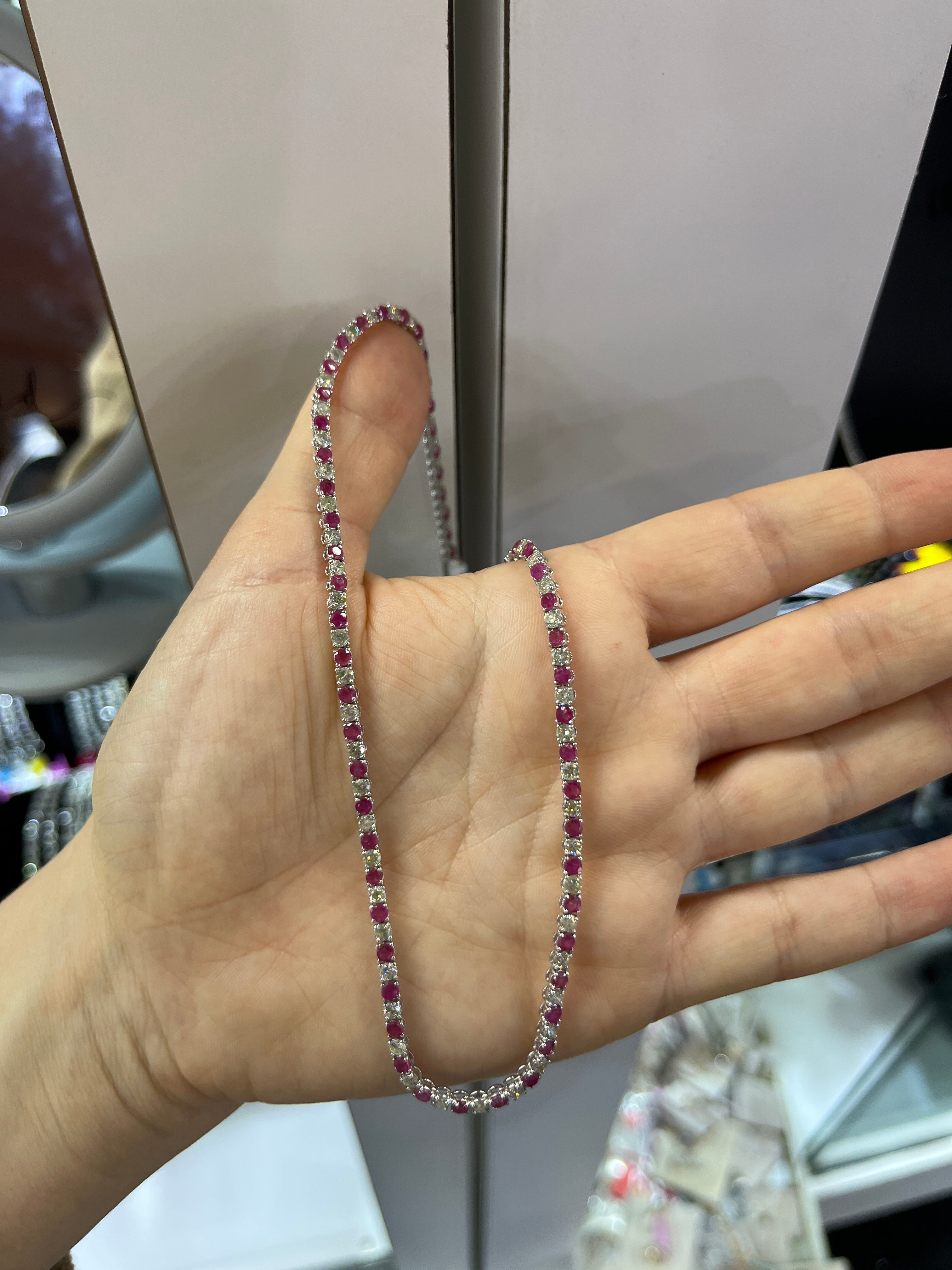 Collar de Oro Blanco 14K con Diamante y Rubí