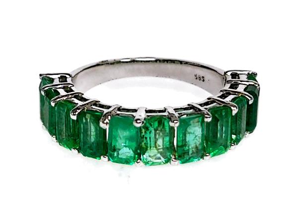 Anillo En Oro Blanco De 14K Con Esmeralda 3.0 Ct