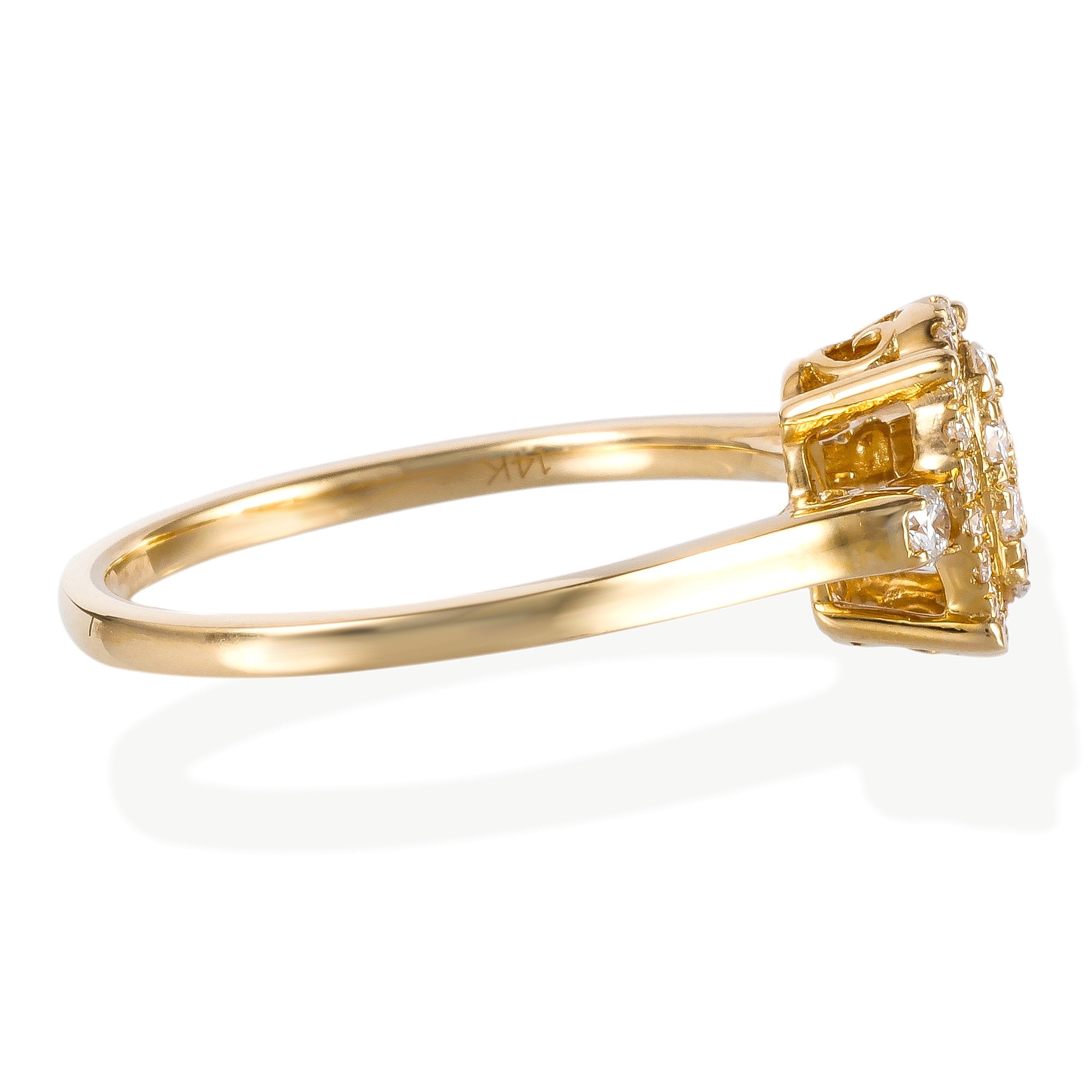 Anillo De Forma Ovalada De Diamantes 0.2 Ct.