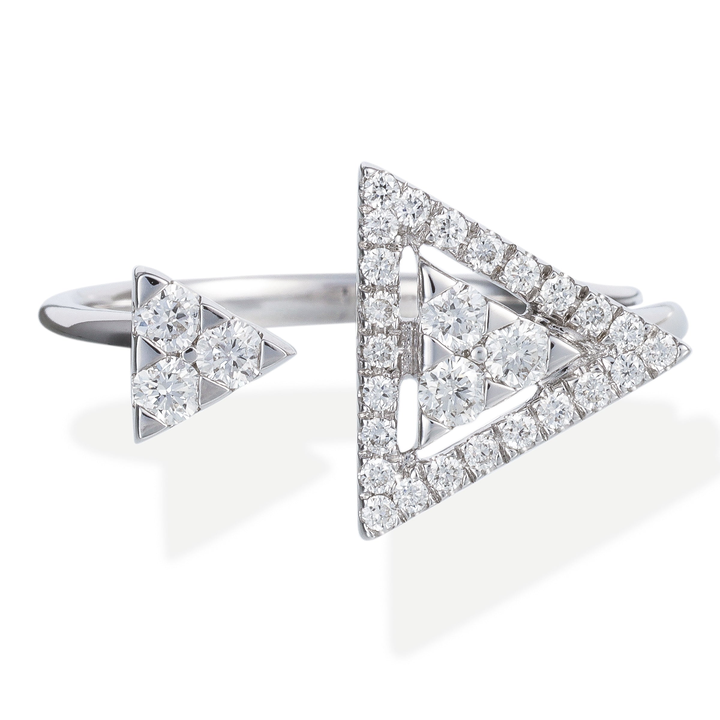 Anillo Triángulo De Diamantes De Oro Blanco De 14Kt 0.34 Ct.