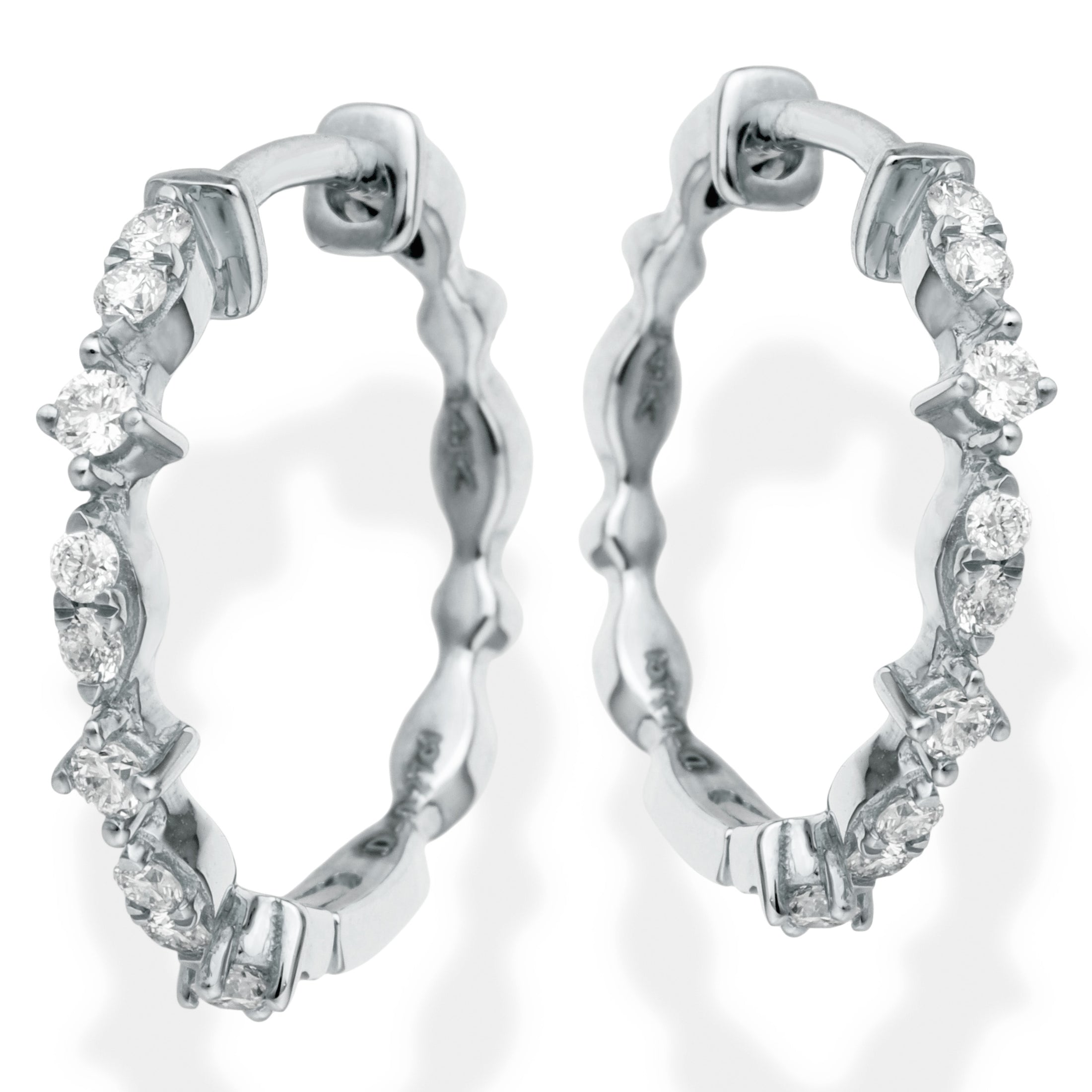 14K. Pendientes Huggies Oro Blanco Diamantes 17 Mm  0.27 TCW.