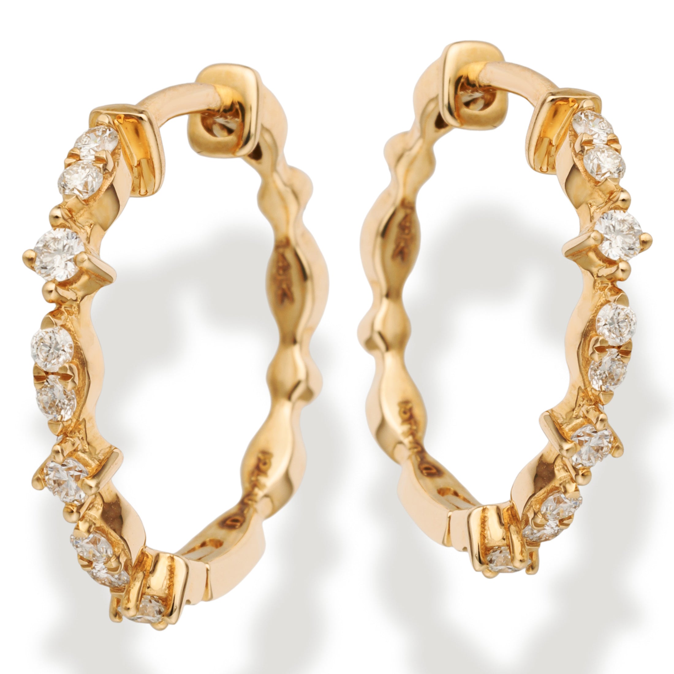 14K. Pendientes Huggies Oro Amarillo Y Diamantes 17 Mm  0.27 TCW.