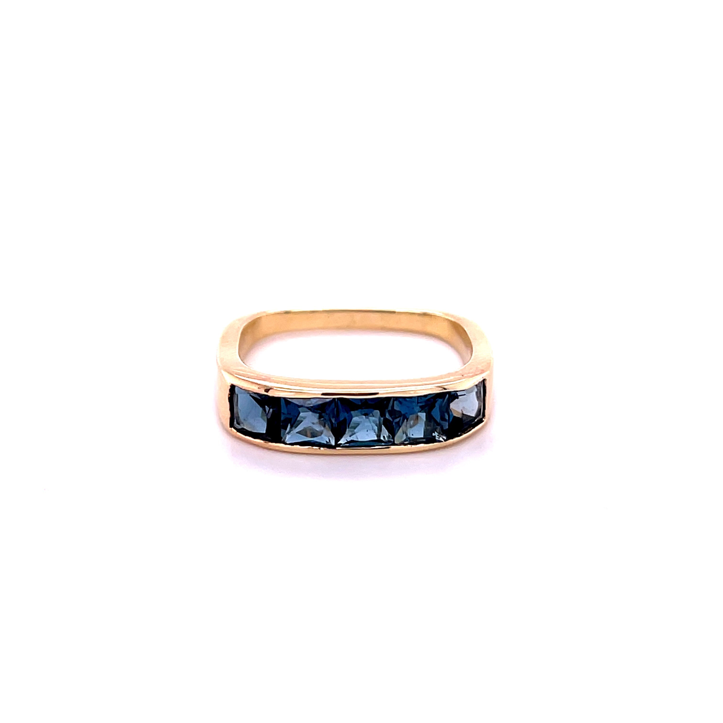 Anillo De Corte Princesa De Topacio Azul De Londres En Oro Amarillo De 14Kt 3.55 Ct.