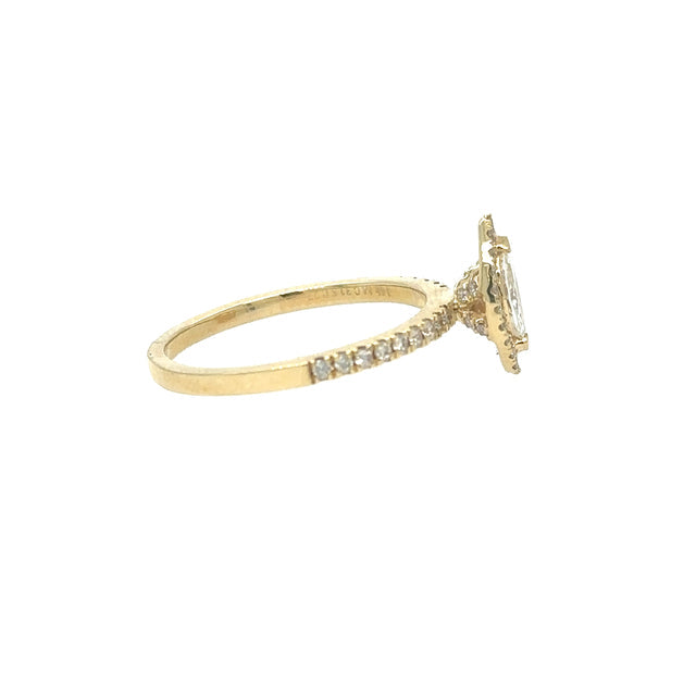 Anillo De Diamantes En Forma De Marquesa De Oro Amarillo De 14Kt 0.58 Ct.