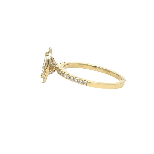 Anillo De Diamantes En Forma De Marquesa De Oro Amarillo De 14Kt 0.58 Ct.