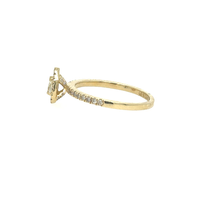 Anillo De Diamantes En Forma De Pera 0.39 Ct.