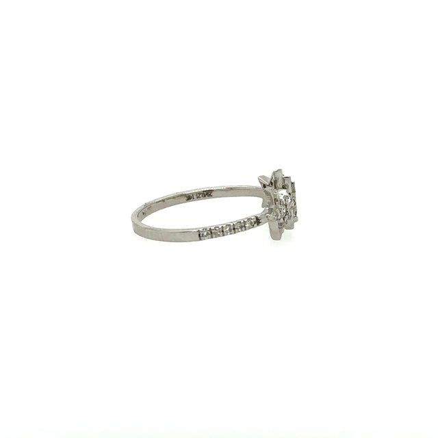 Anillo De Oro Blanco De 14K Con 3 Estrellas 0.21 Ct.