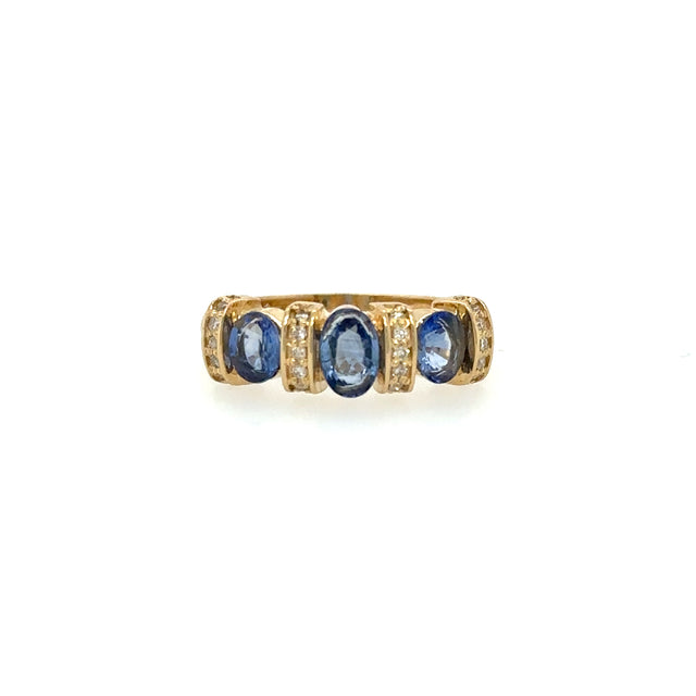 Anillo De Oro Amarillo De 14K Con Zafiro Y Diamantes 1.49 TCW.
