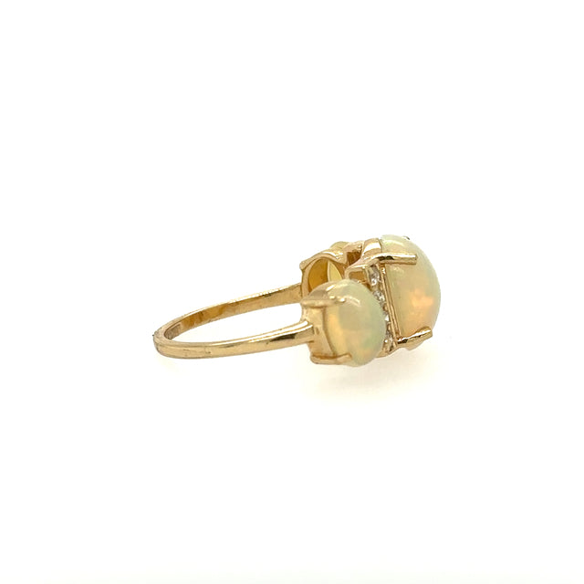 Anillo De Oro Amarillo Con Ópalo Y Diamantes 2.85 TCW.