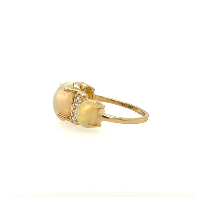 Anillo De Oro Amarillo Con Ópalo Y Diamantes 2.85 TCW.