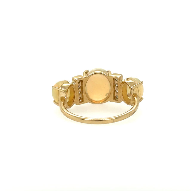 Anillo De Oro Amarillo Con Ópalo Y Diamantes 2.85 TCW.