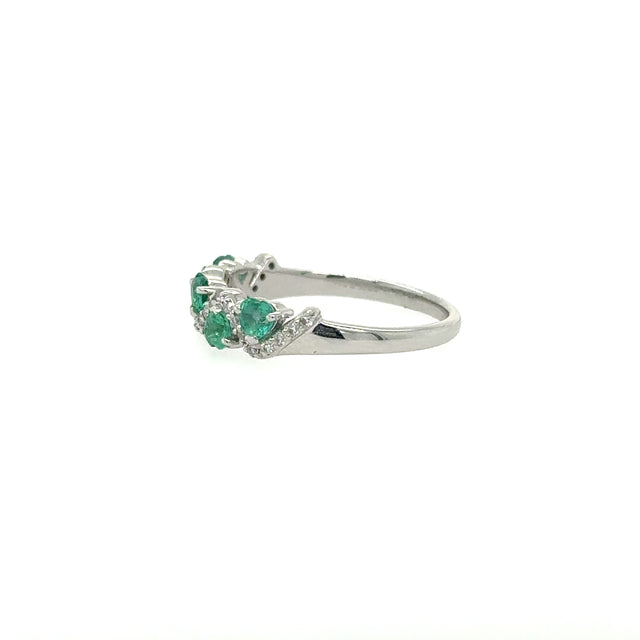 Anillo De Oro Blanco Con Esmeralda Y Diamantes 0.69 Ct.