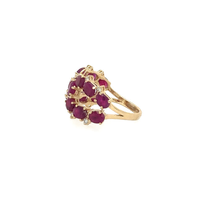Anillo De Oro Amarillo De 14K Con Rubí Y Diamantes 3.25 TCW.