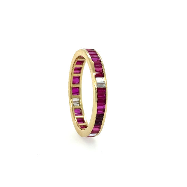 Anillo De Oro Amarillo De 14K Con Rubí Baguette Y Diamantes 1.79 TCW.