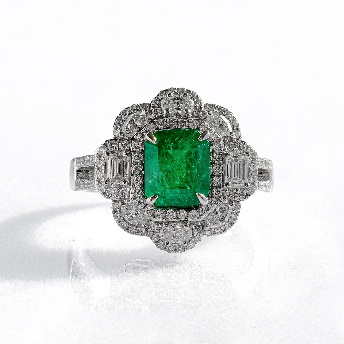 Anillo De Oro Blanco De 18 Quilates Con Esmeraldas Y Diamantes 3 Ct.